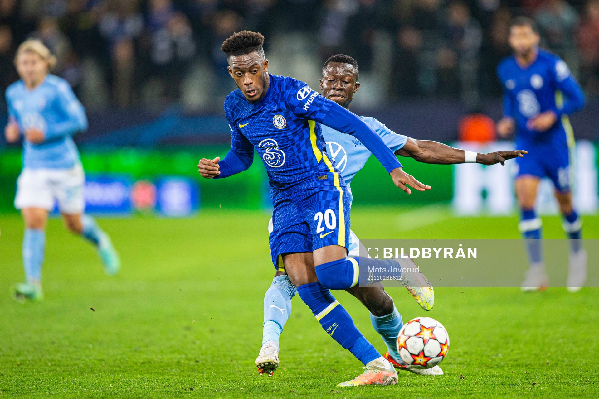 Callum Hudson Odoi of Chelsea and Bonke Innocent of Malmö