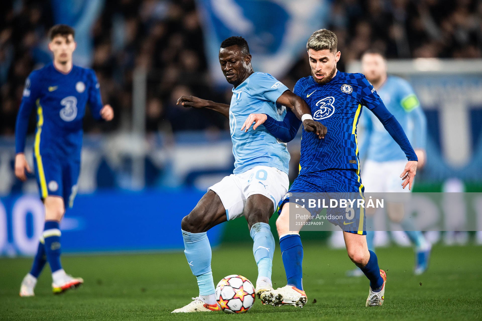 Bonke Innocent of Malmö FF and Jorginho of Chelsea
