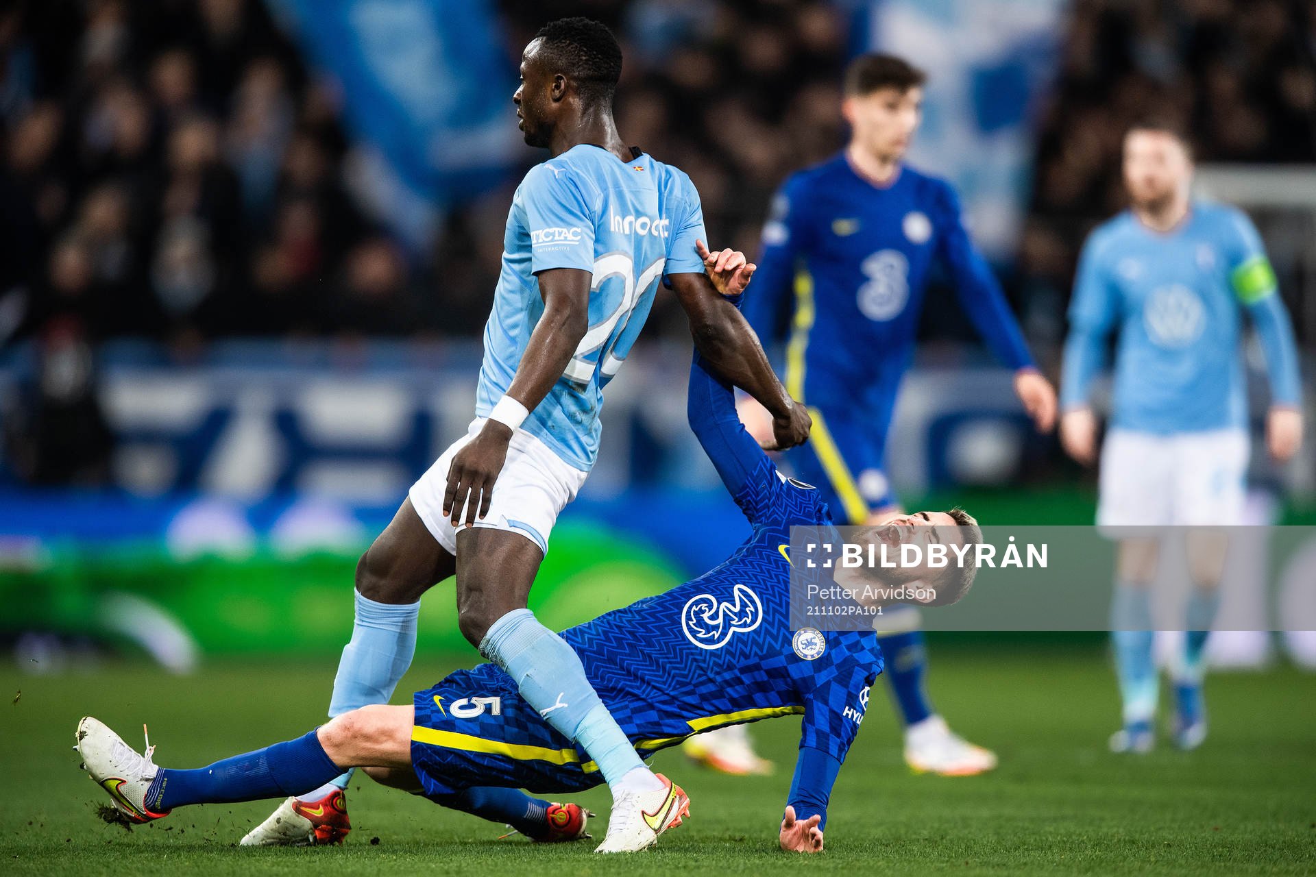 Bonke Innocent of Malmö FF and Jorginho of Chelsea