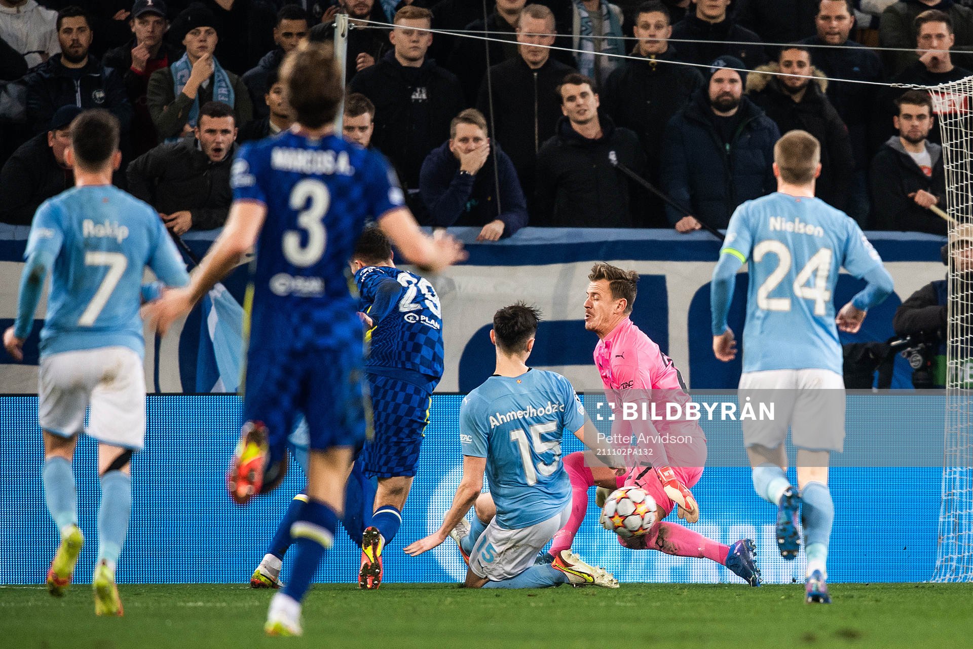 goalkeeper Johan Dahlin of Malmö FF and Kai Havertz of