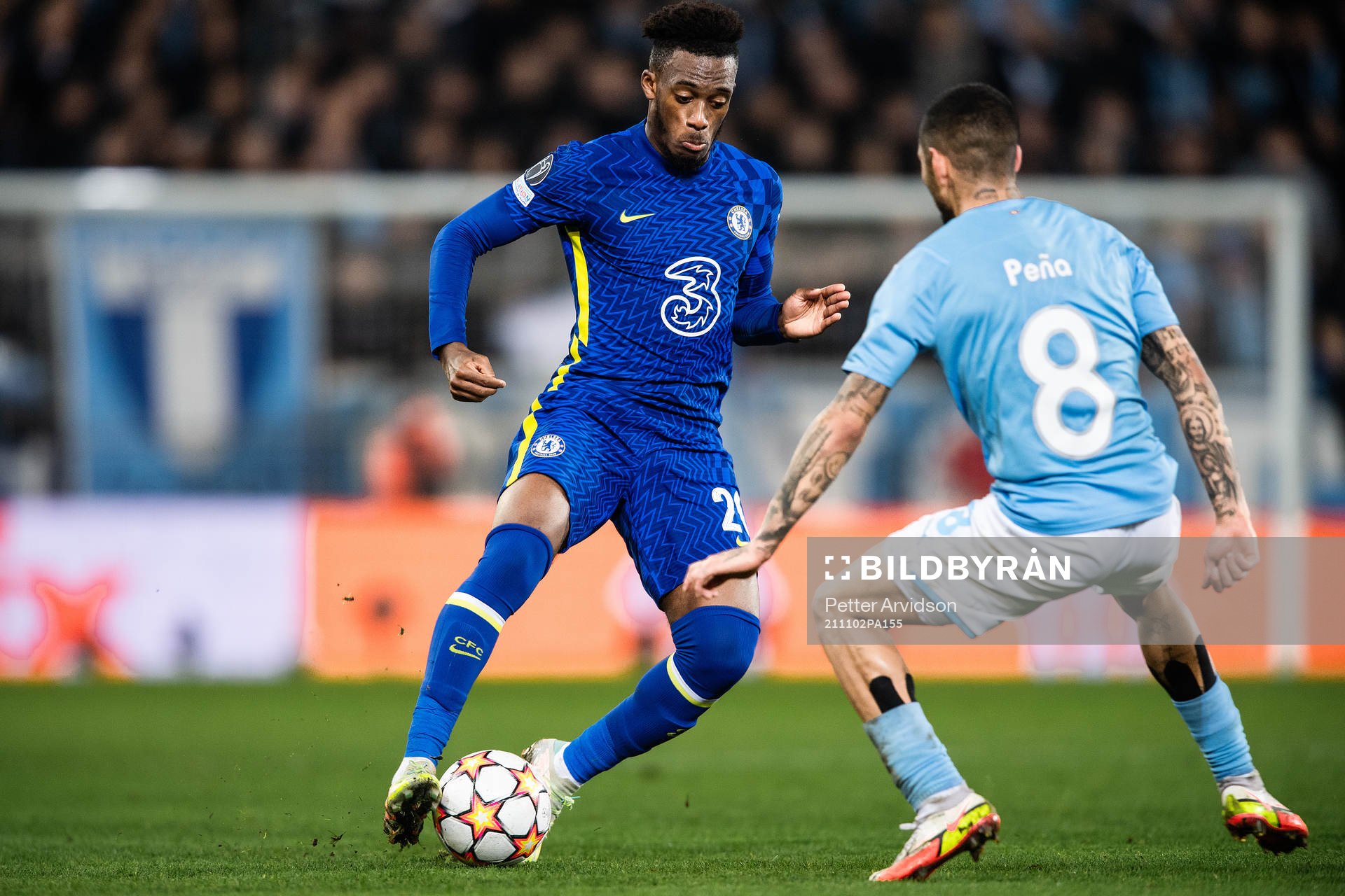 Callum Hudson Odoi of Chelsea and Sergio Pena of Malmö FF