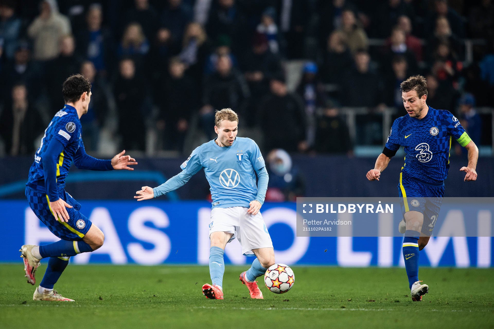Oscar Lewicki of Malmö FF and Cesar Azpilicueta of Chelsea