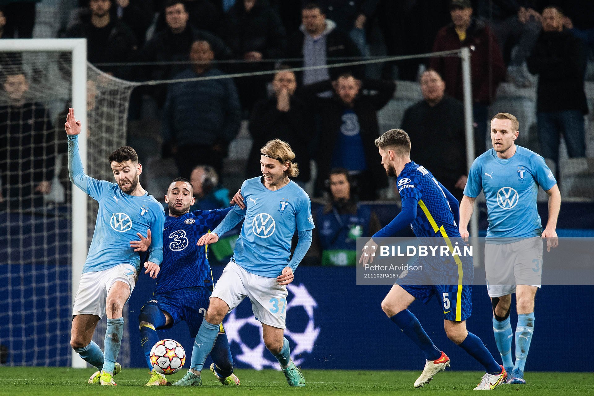 Erdal Rakip and Sebastian Nanasi of Malmö FF against Hakim
