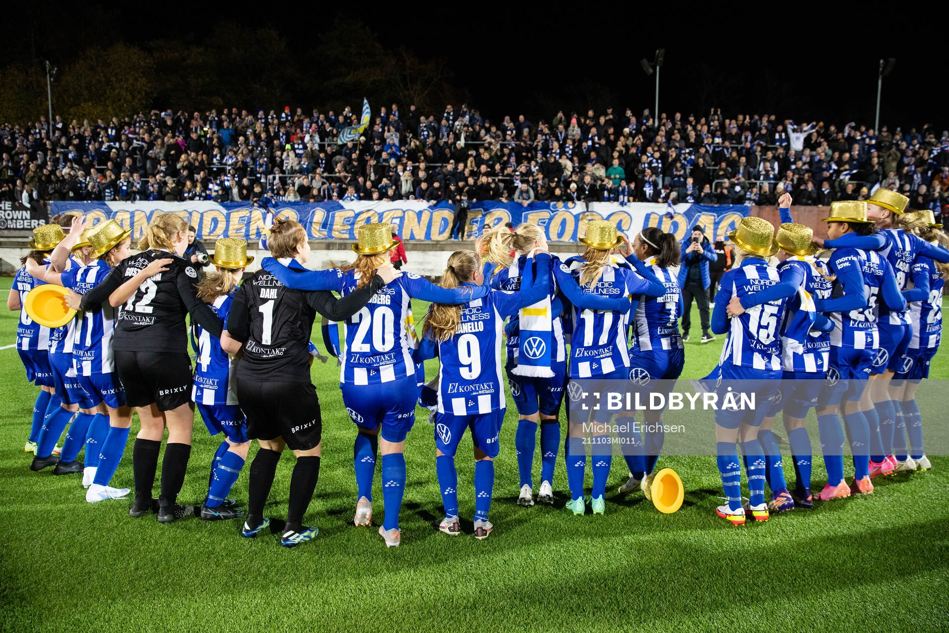 IFK Göteborgs spelare jublar med publiken