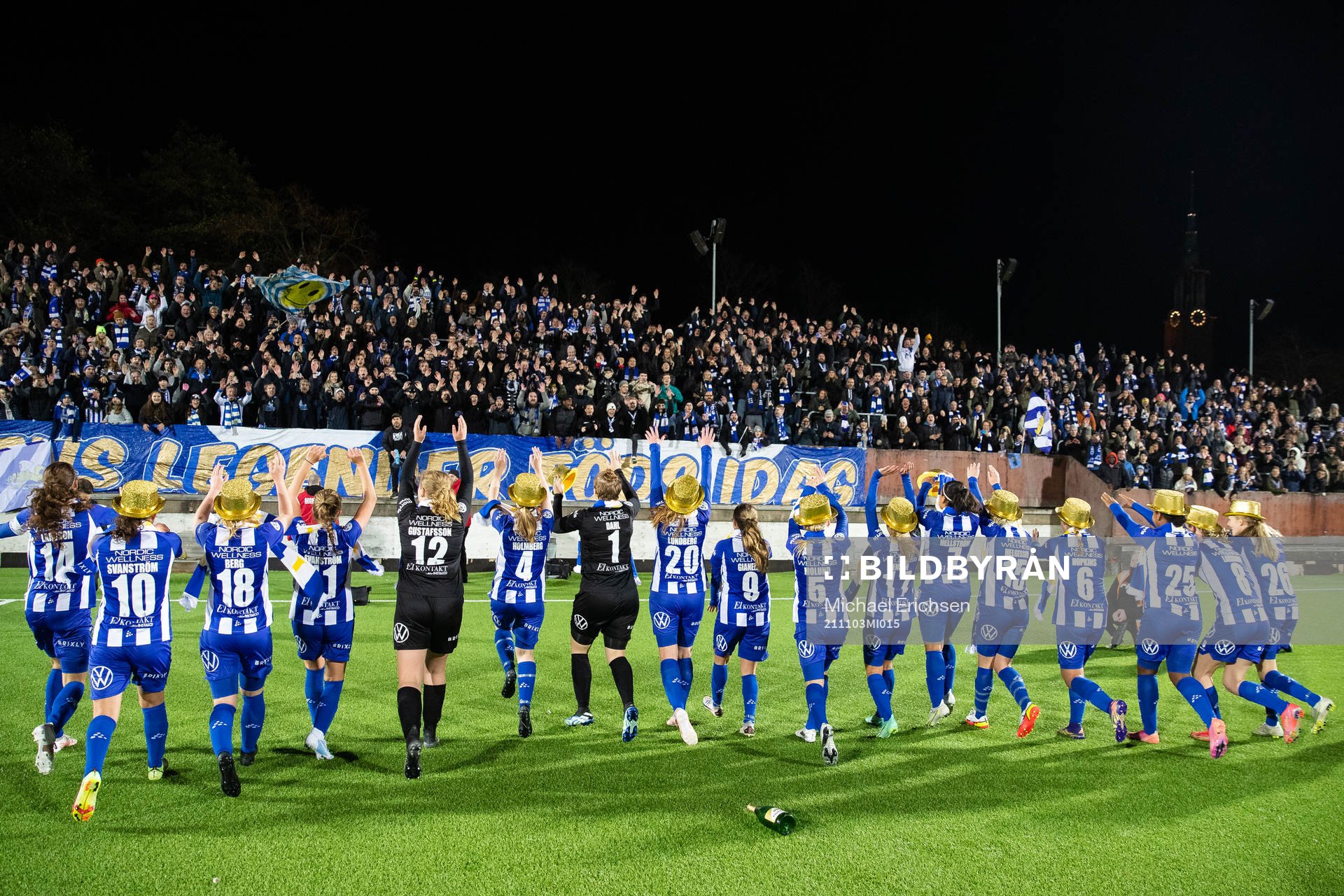 IFK Göteborgs spelare jublar med publiken