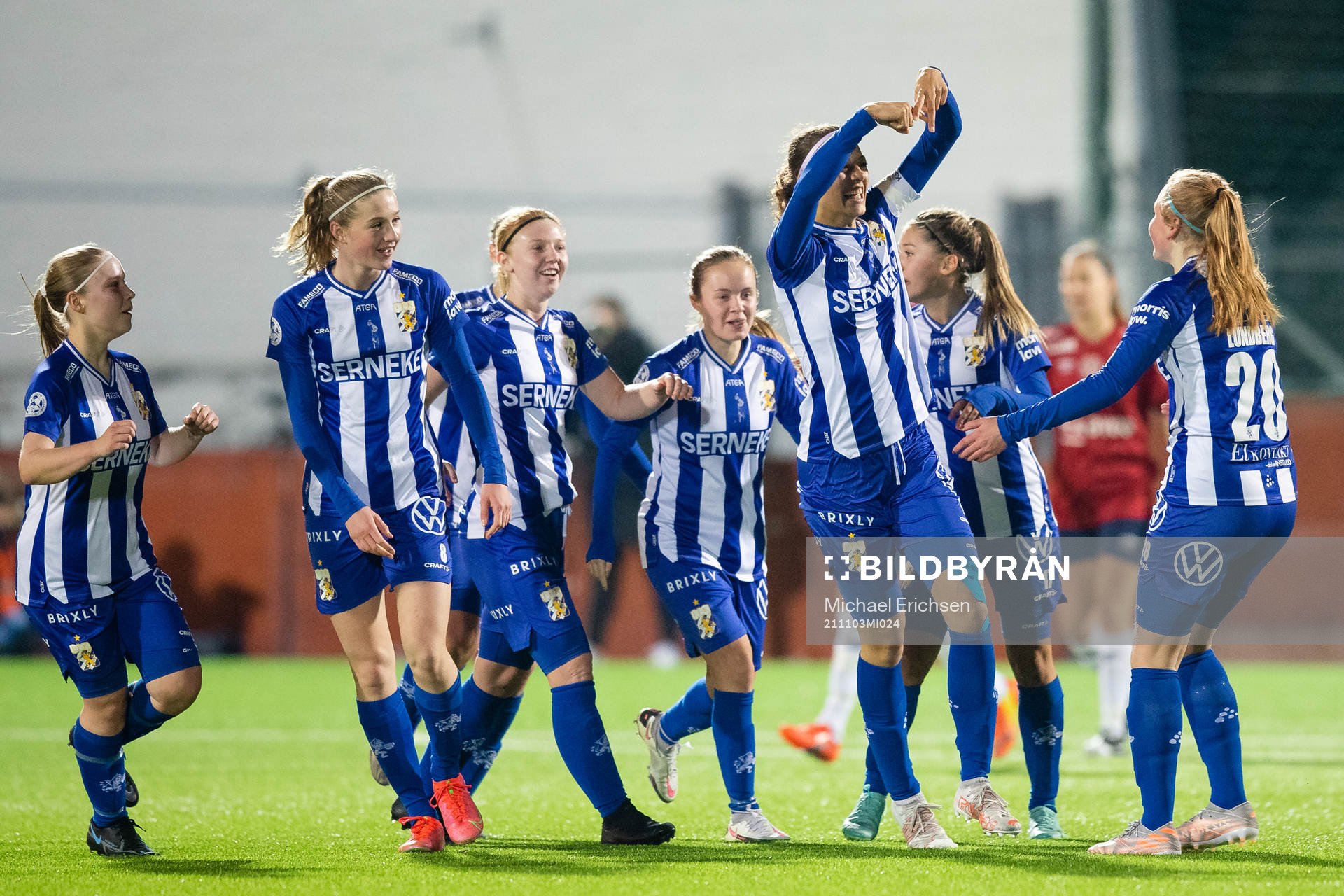 IFK Göteborgs Malva Larsson jublar med lagkamrater