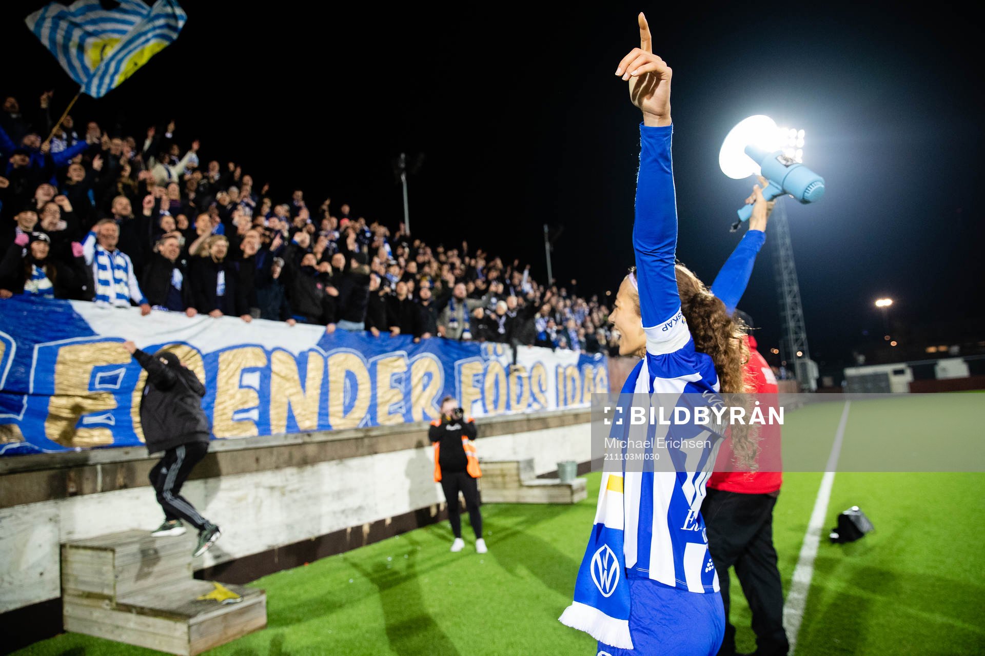 IFK Göteborgs Malva Larsson jublar med publiken