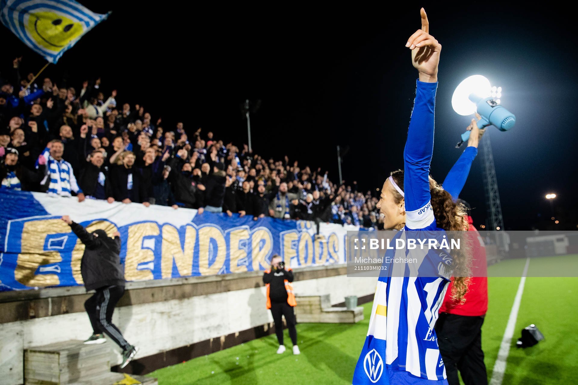 IFK Göteborgs Malva Larsson jublar med publiken