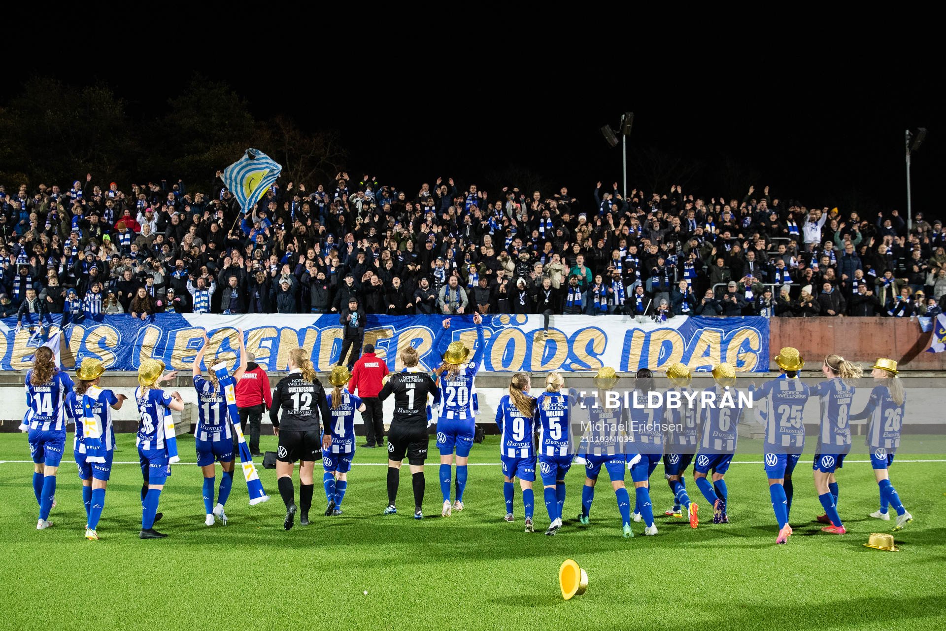 IFK Göteborgs spelare jublar med publiken