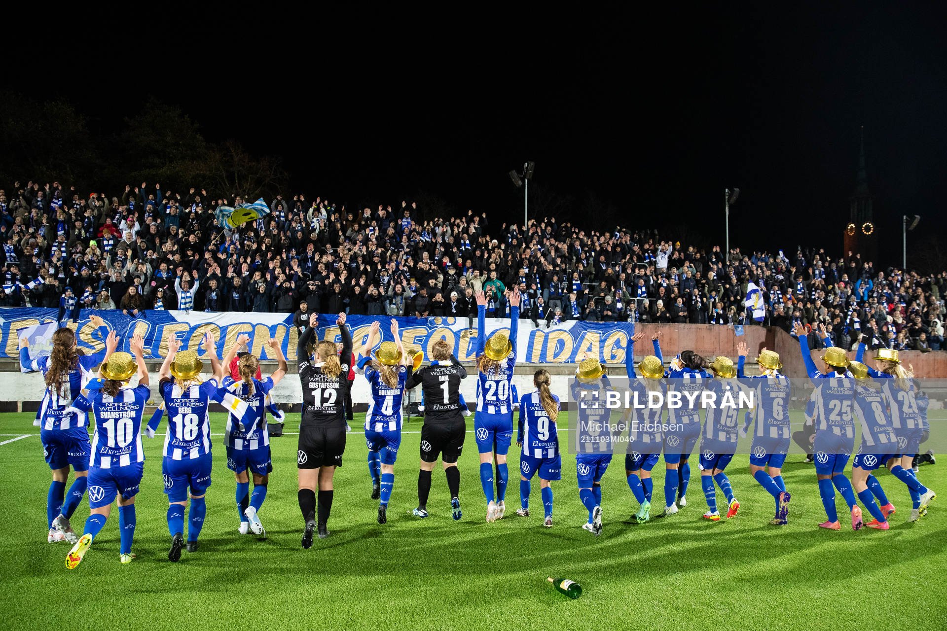 IFK Göteborgs spelare jublar med publiken
