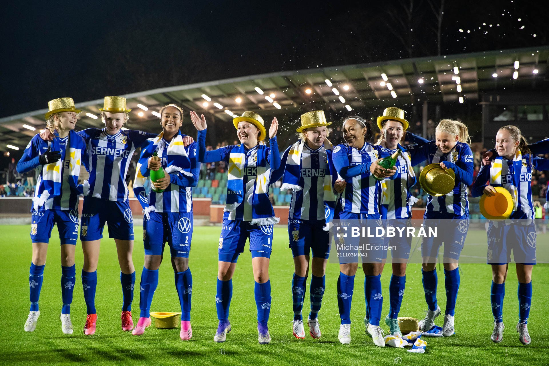 IFK Göteborgs spelare jublar efter kvalmatchen till div 2 i fotboll mellan IFK Göteborg och Örgryte den 3 november 2021 i Göteborg. 