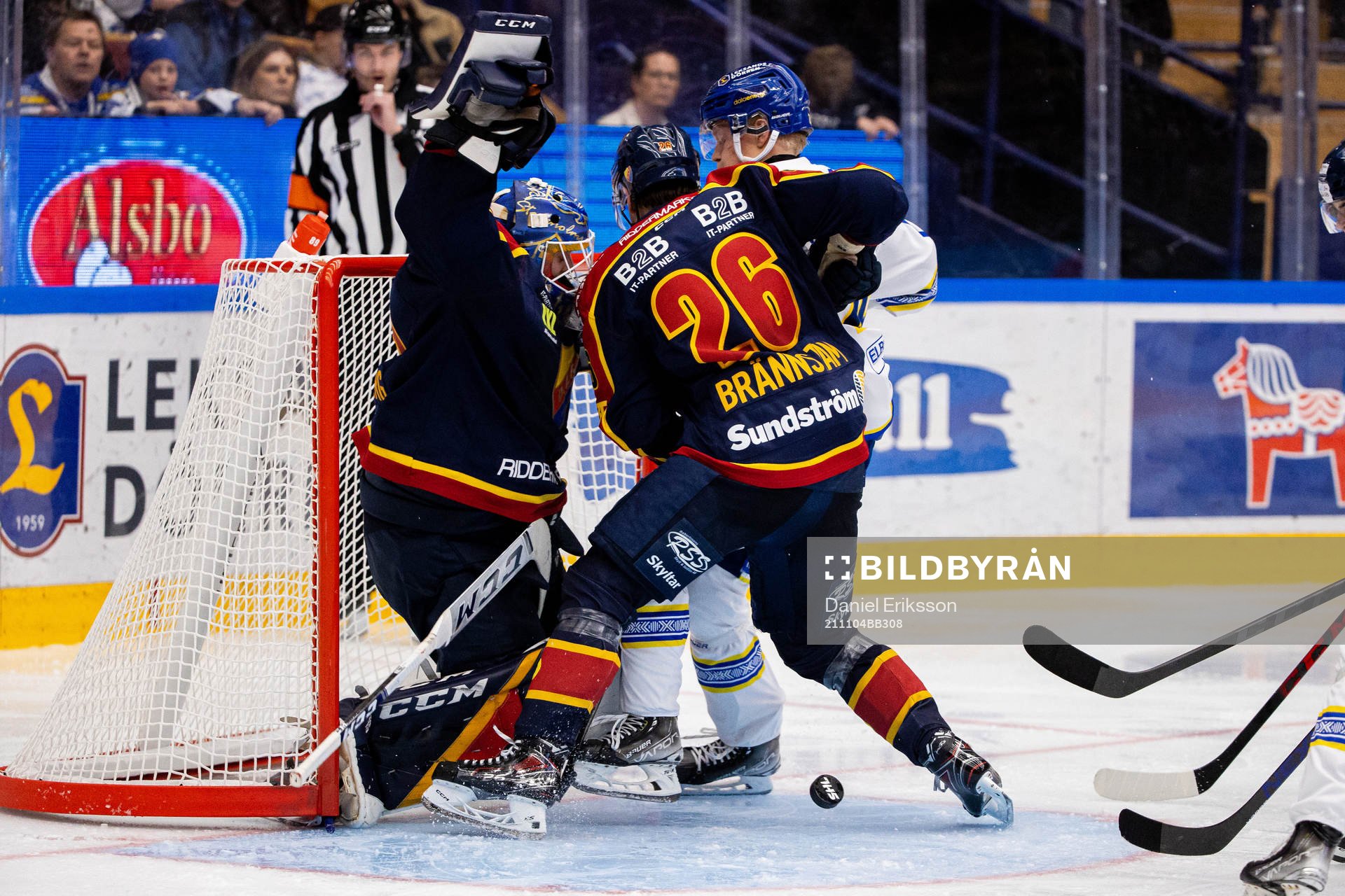 Leksands Emil Heineman kolliderar med Djurgårdens