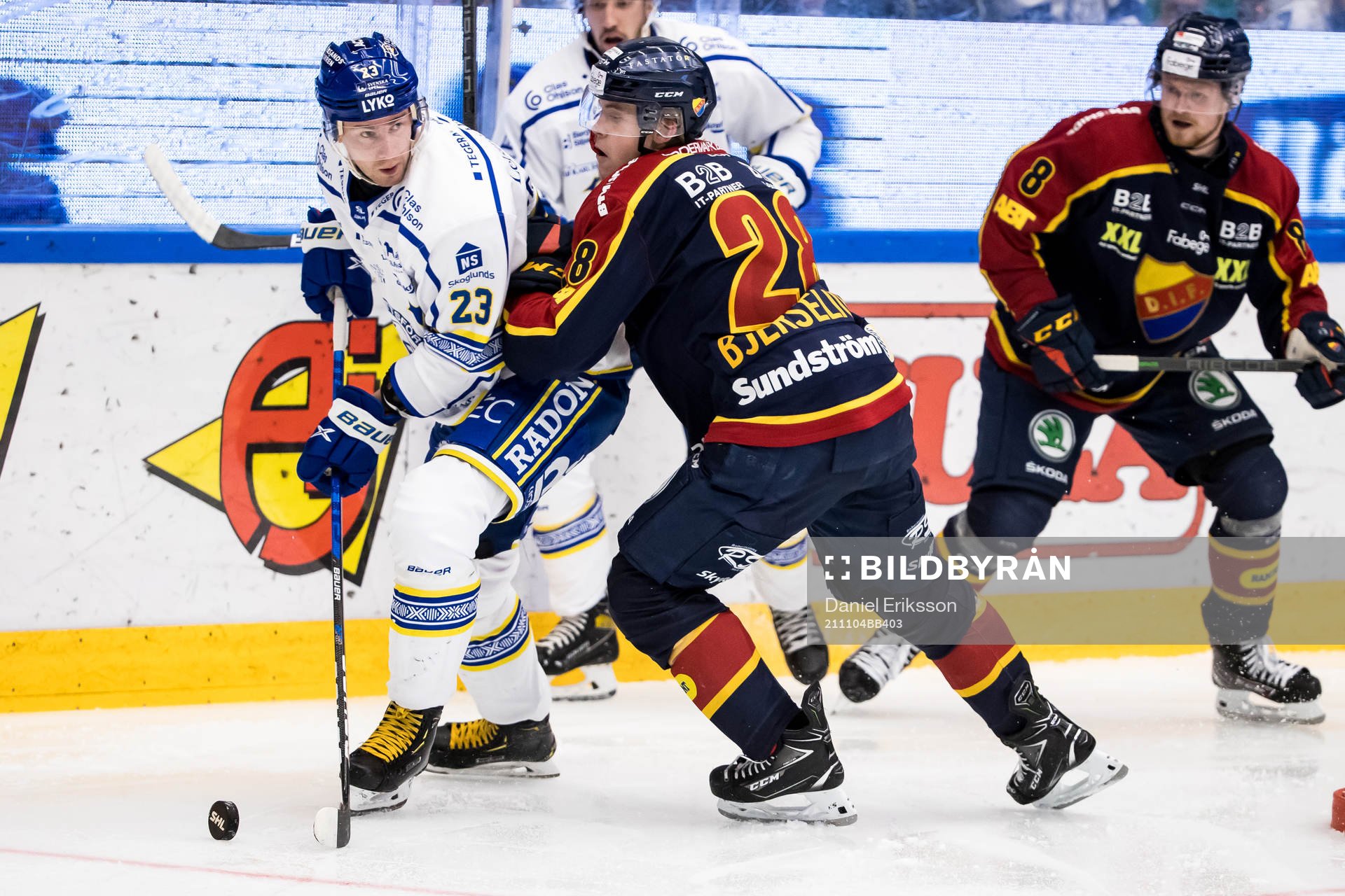 Leksands Mikael Ruohomaa och Djurgårdens Oscar Bjerselius