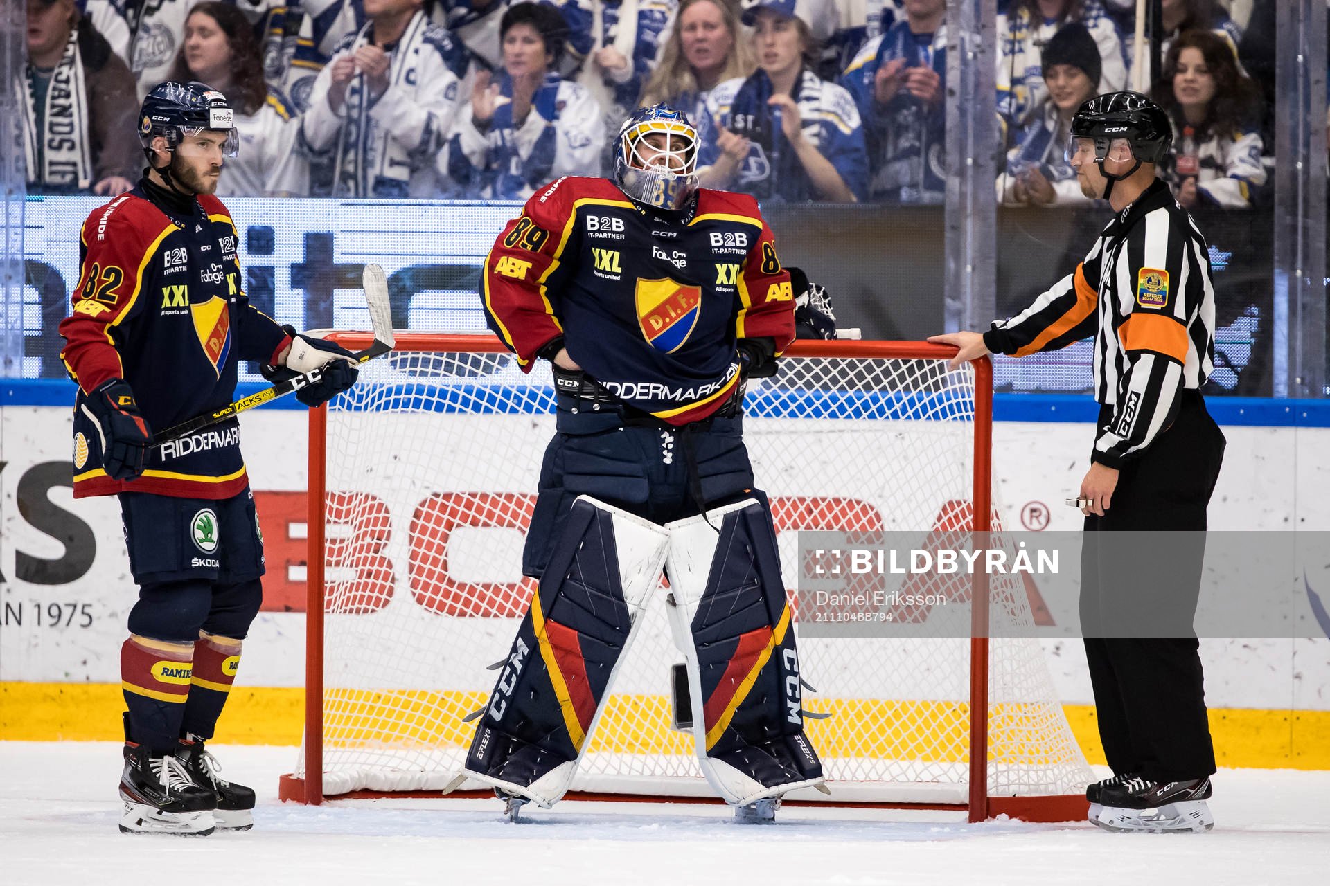 Djurgårdens Paul Carey och målvakt Niklas Svedberg och