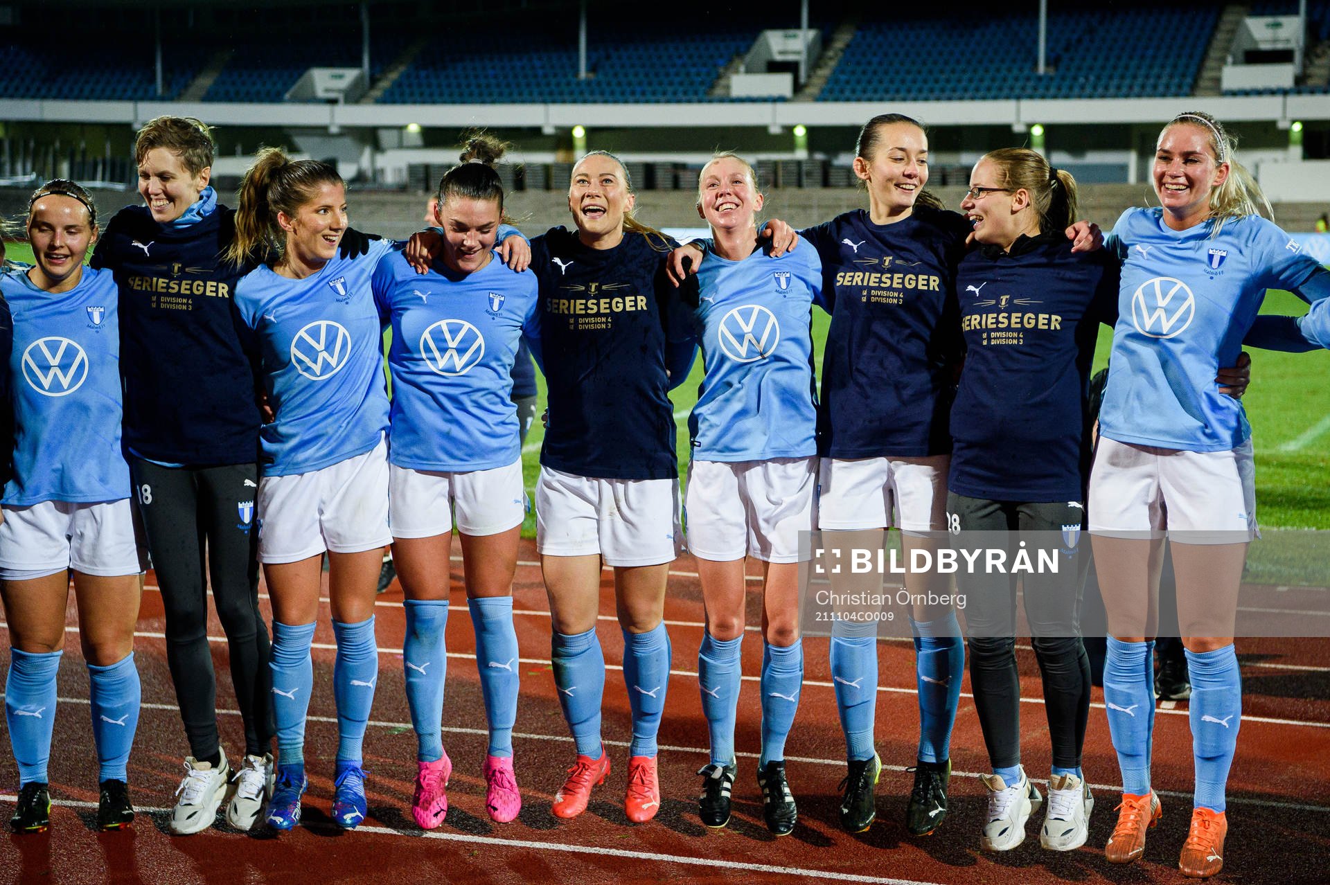 Malmö FFs spelare jublar efter fotbollsmatchen mellan Malmö FF och Dalby/Genarp den 4 november 2021 i Malmö.