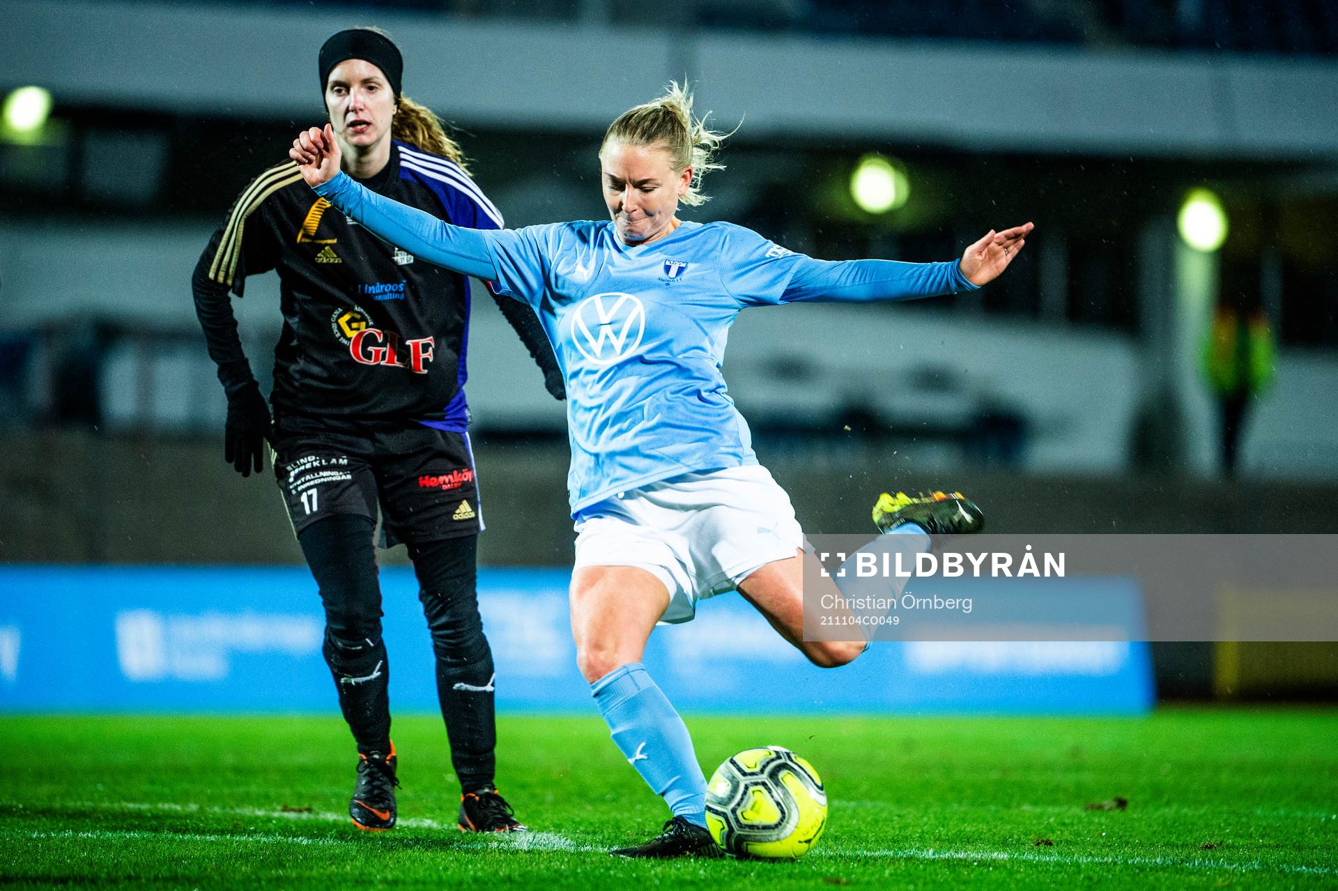Malmö FFs Andrea Sjögren mot Dalby/Genarps Johanna Witt