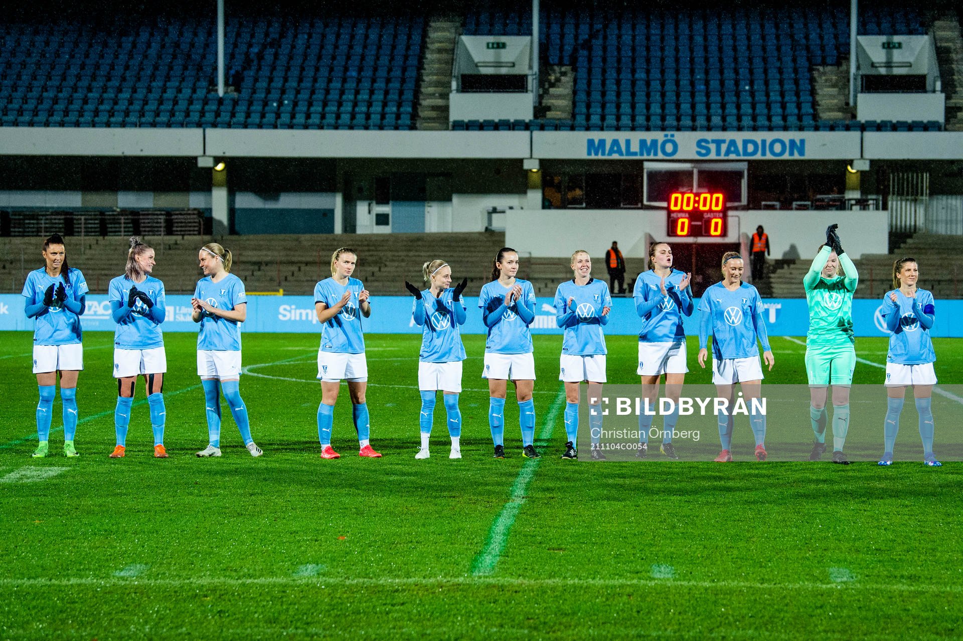 Malmö FF ställer upp innan fotbollsmatchen mellan Malmö
