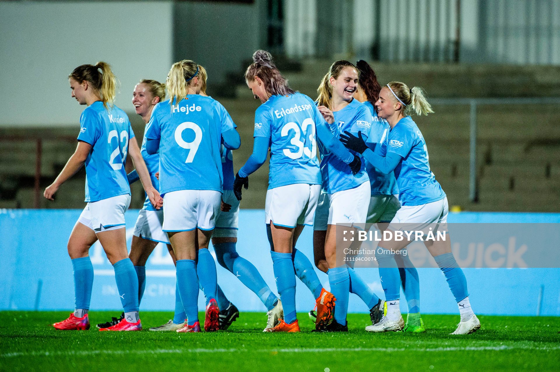Malmö FFs Ida Lyberg jublar med lagkamraterna