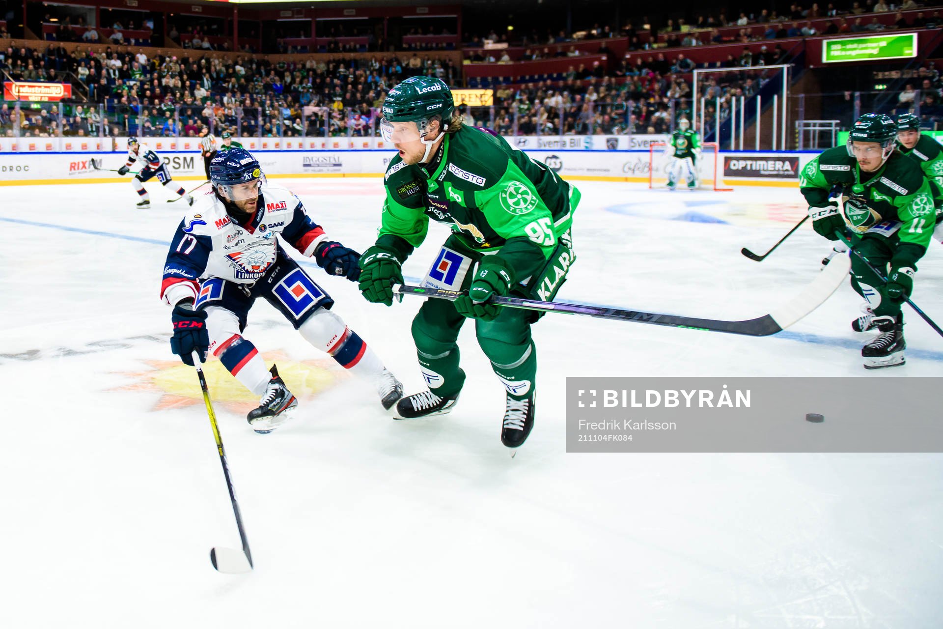 Linköpings Brian Gibbons och Färjestads Jacob de la Rose
