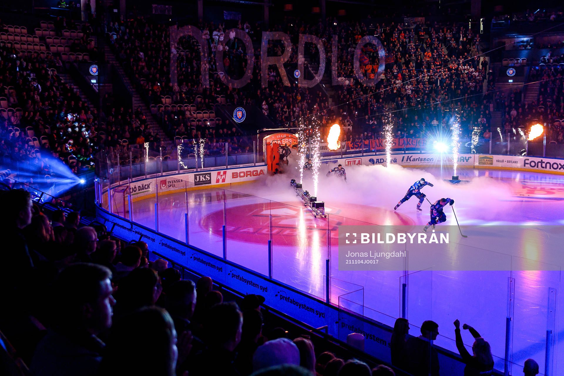 Växjös intro före ishockeymatchen i SHL mellan Växjö