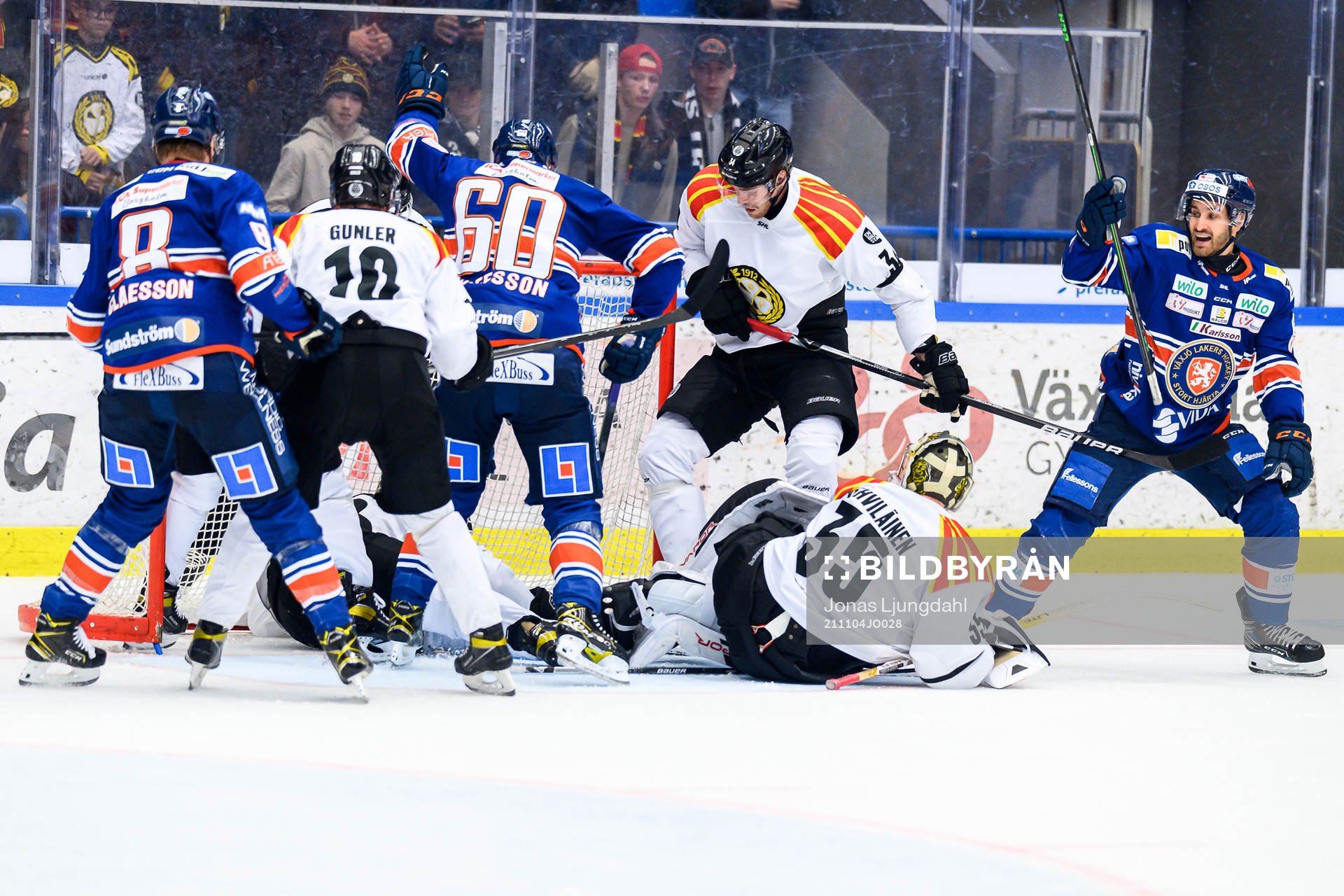 Växjös Andrew Calof gör mål 1-0 och jublar vid en