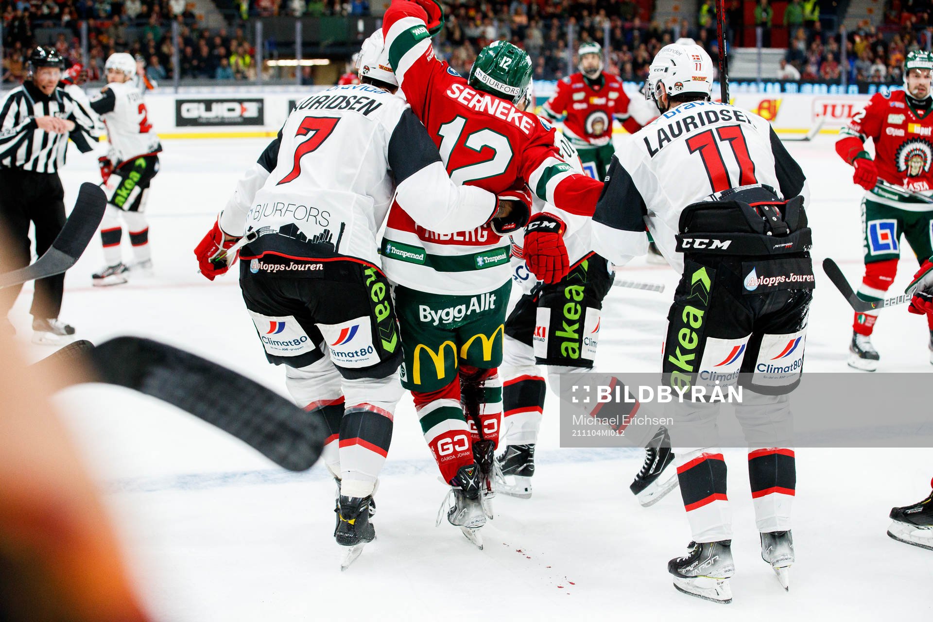 Frölundas Max Friberg blöder från benet