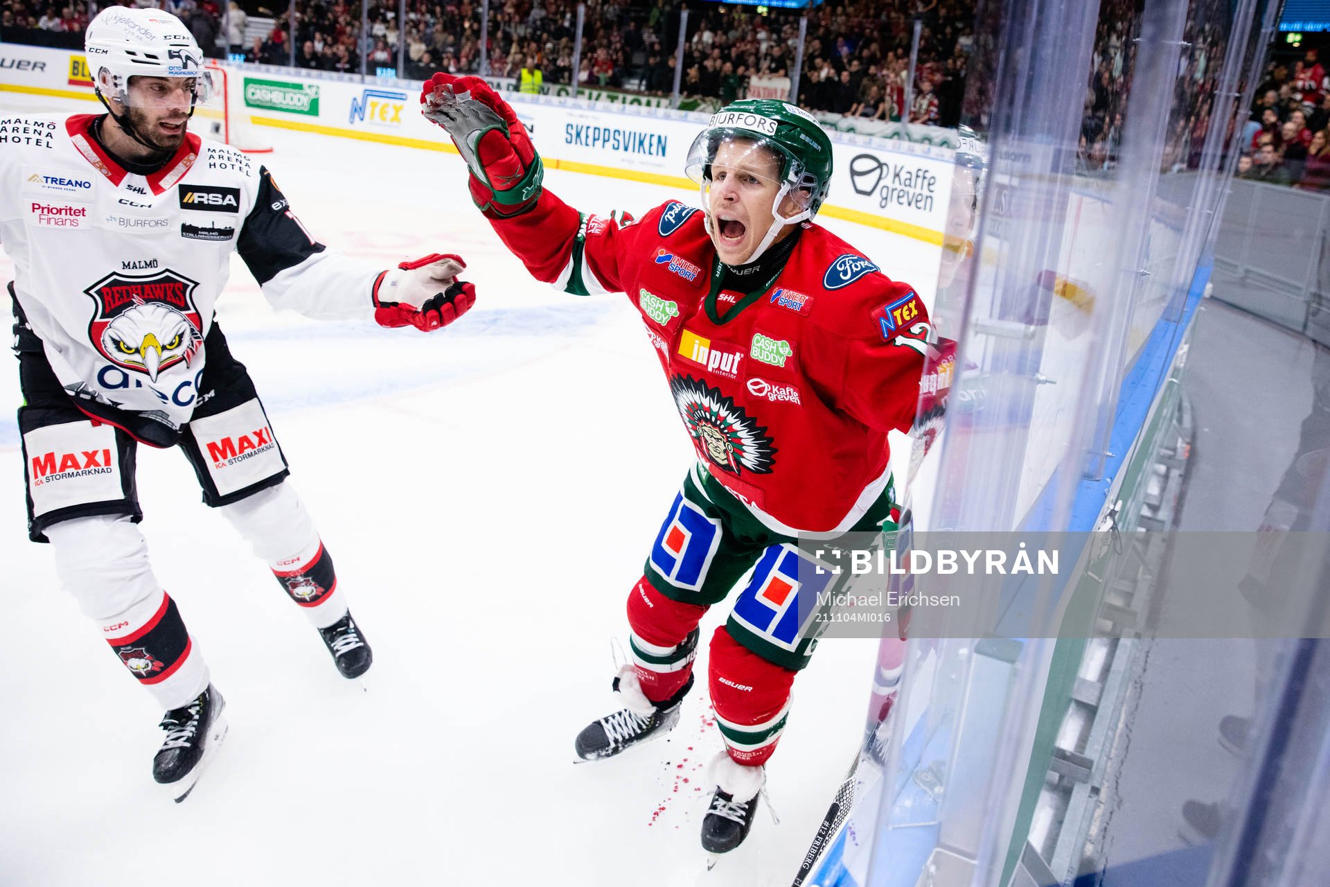 Malmö Redhawks Markus Lauridsen på väg för att hjälpa