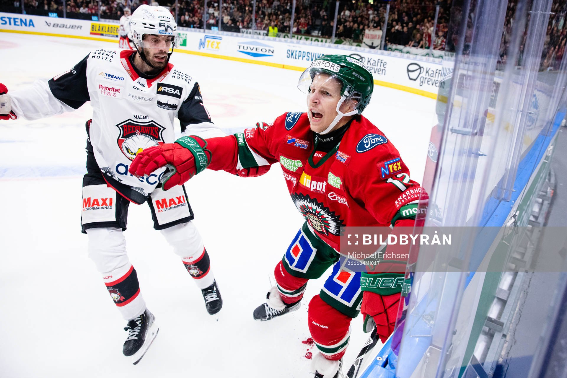 Malmö Redhawks Markus Lauridsen på väg för att hjälpa