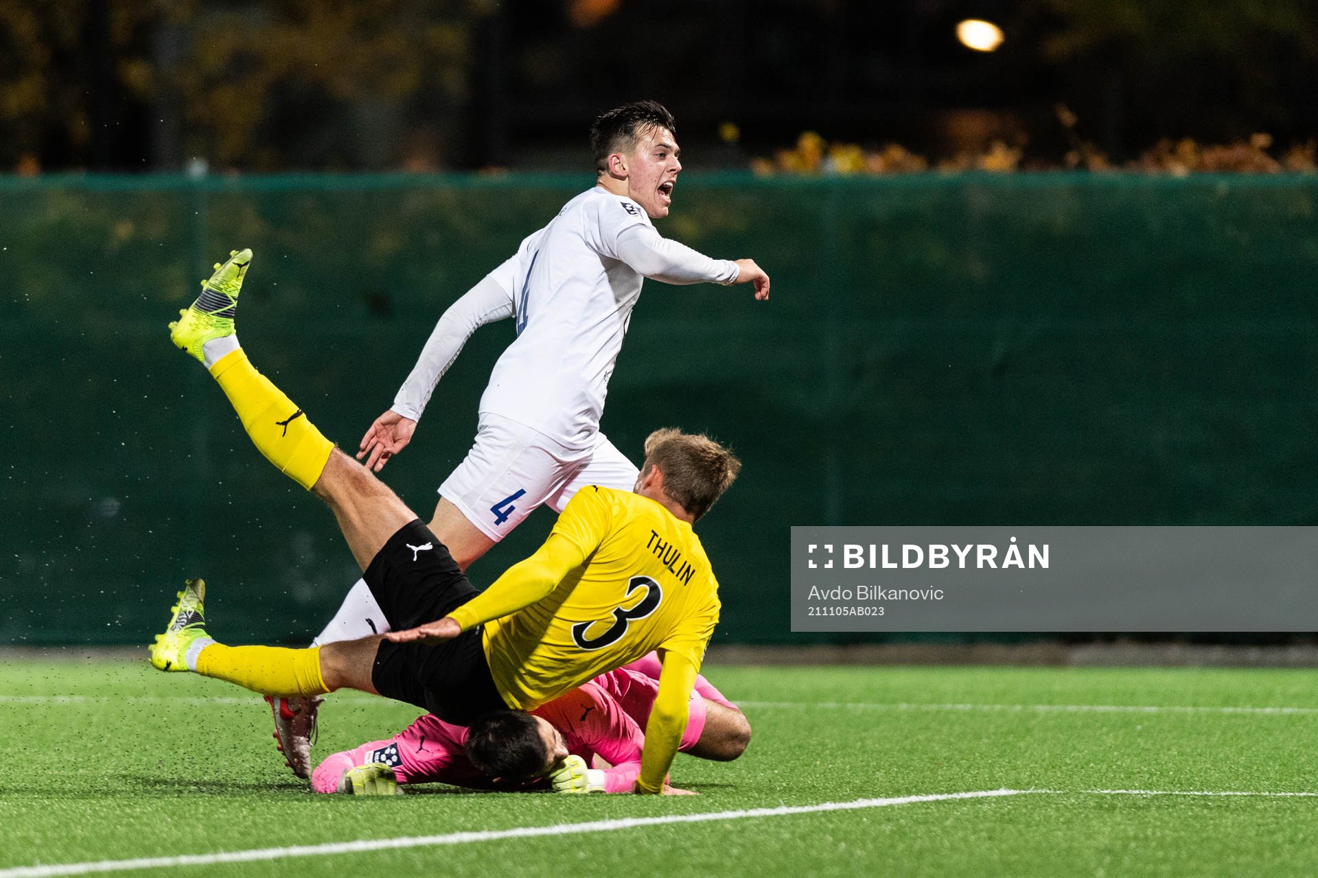 Lunds Carl Thulin och målvakt Emir Plakalo mot IFK Malmös