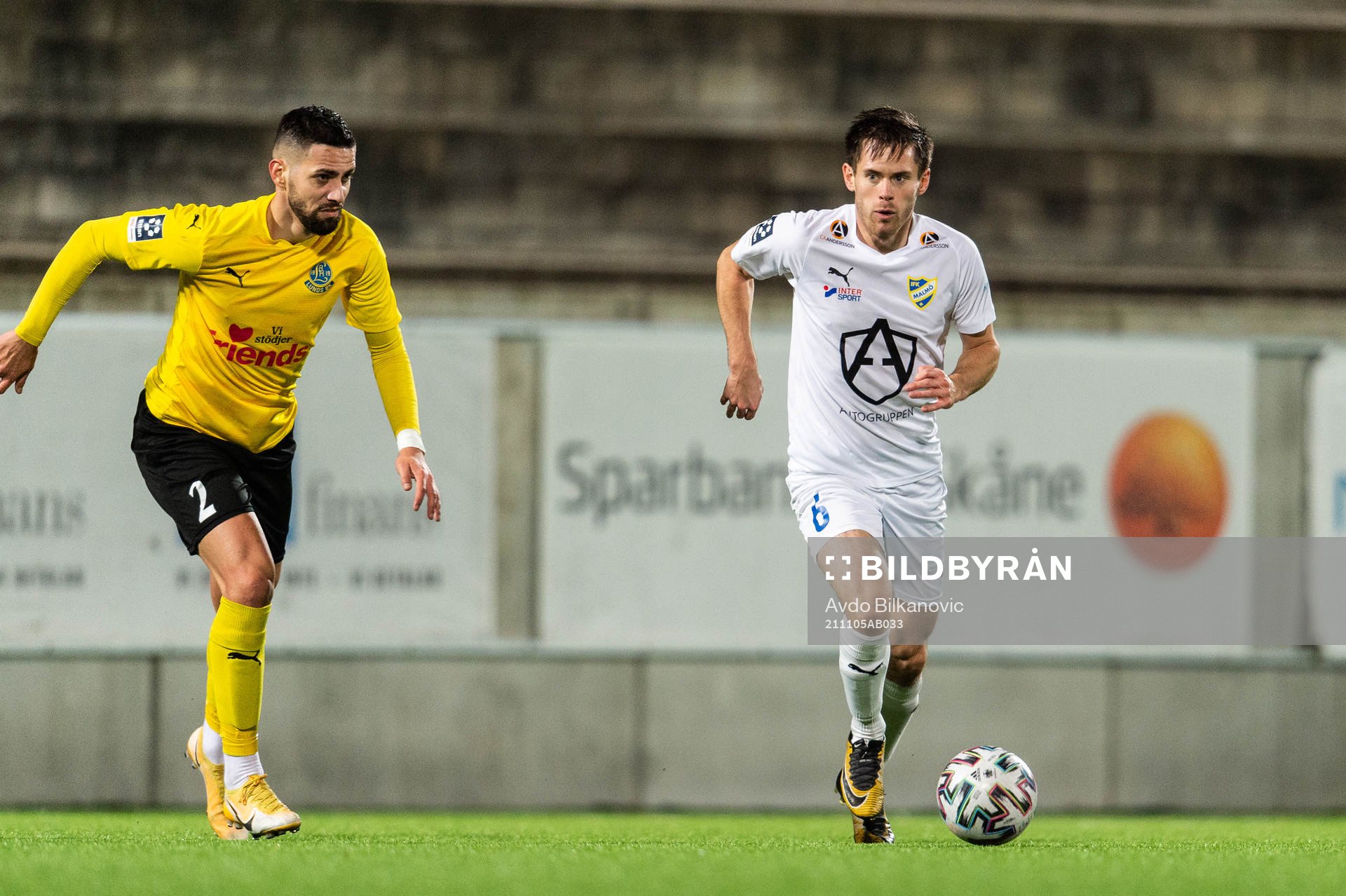 Lunds Bozidar Velickovic jagar IFK Malmös André Strandberg
