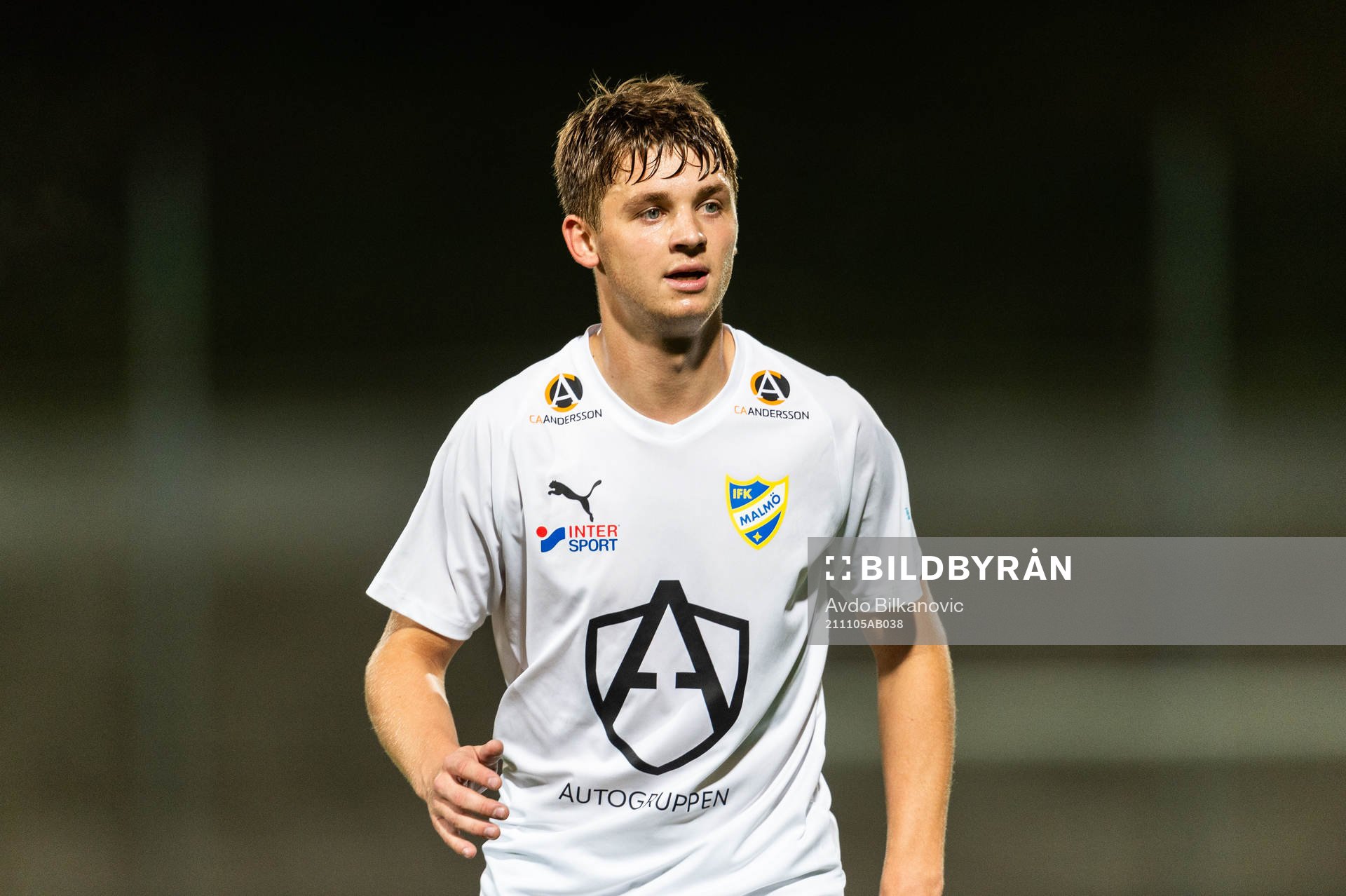 IFK Malmös Emil Jönsson under fotbollsmatchen i Division 1 Södra mellan Lunds BK och  IFK Malmö den 5 november 2021 i Lund. 