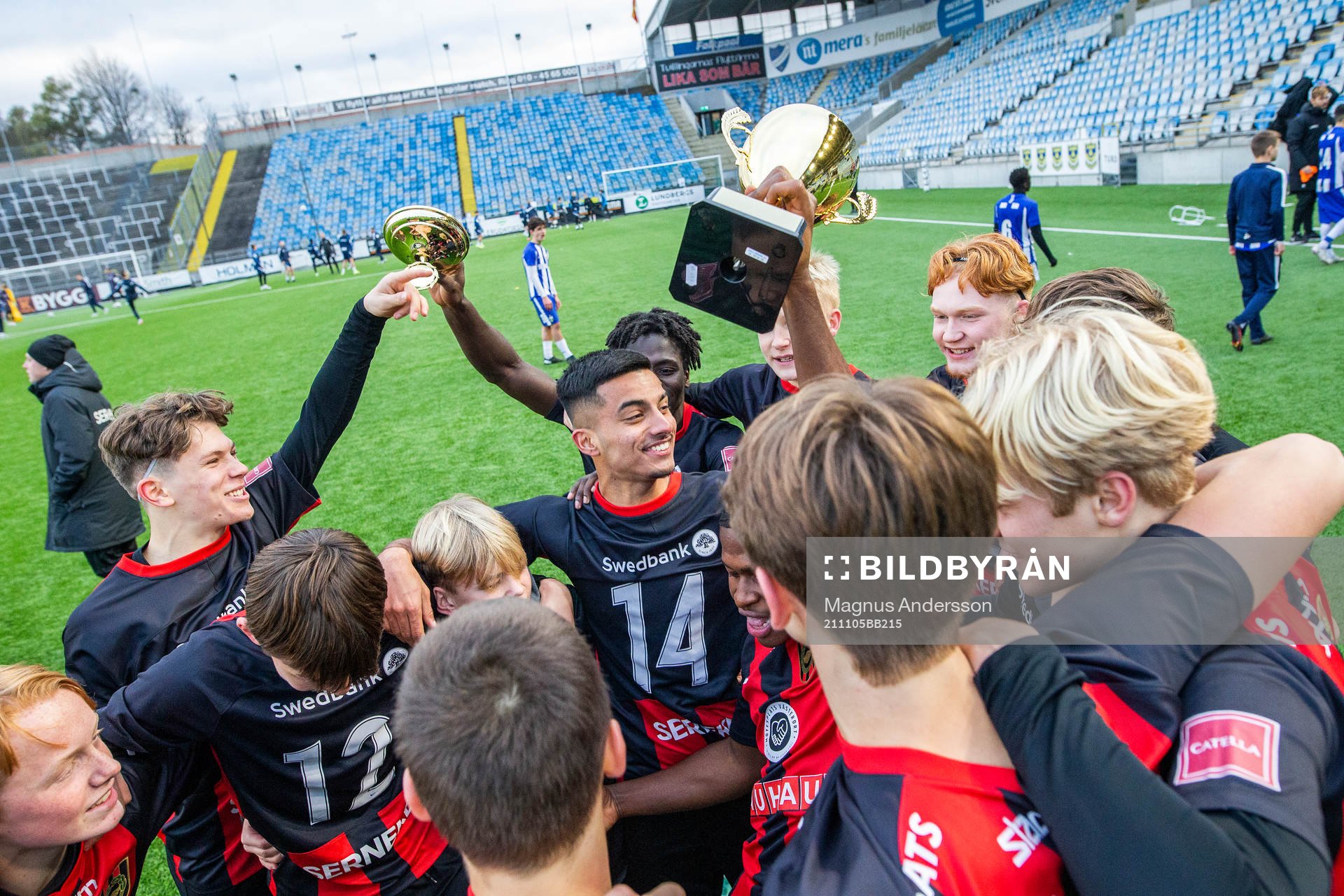 Brommapojkarna firar segern över IFK Göteborg under finalen av SEF Trophy mellan Brommapojkarna och IFK Göteborg den 5 november 2021 i Norrköping.