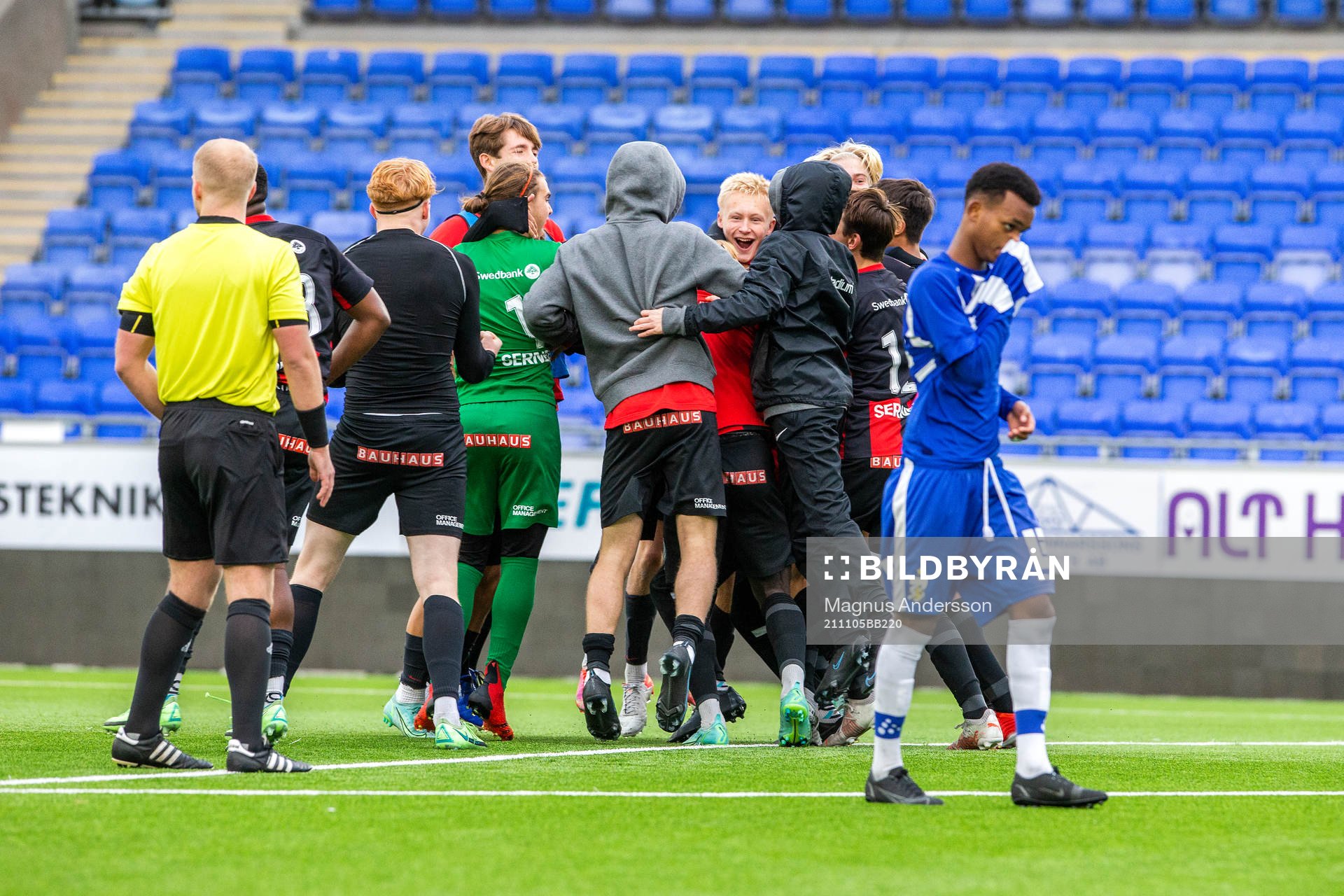 Brommapojkarna firar segern över IFK Göteborg