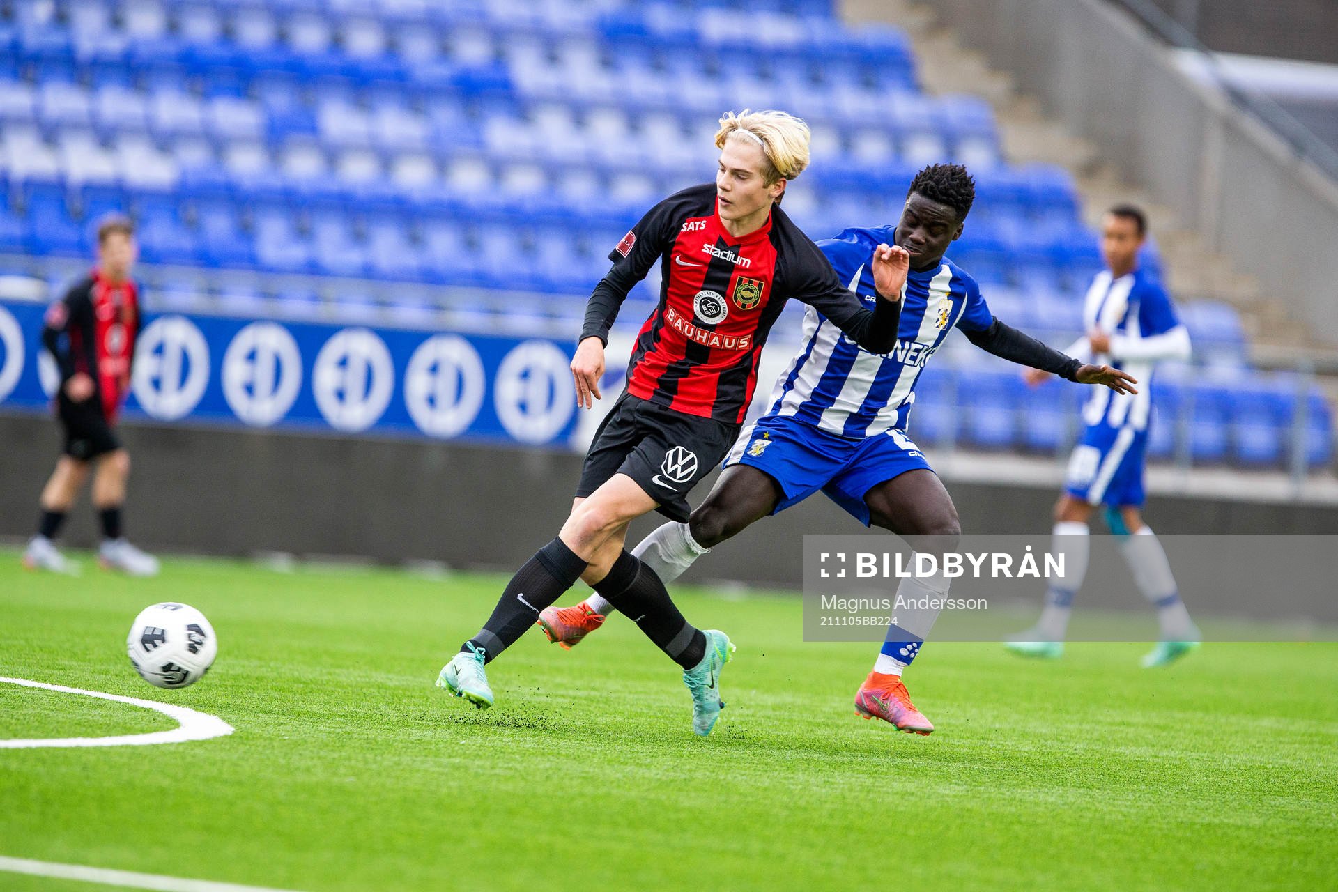 Brommapojkarnas Lucas Bergvall och IFK Göteborgs Assolo