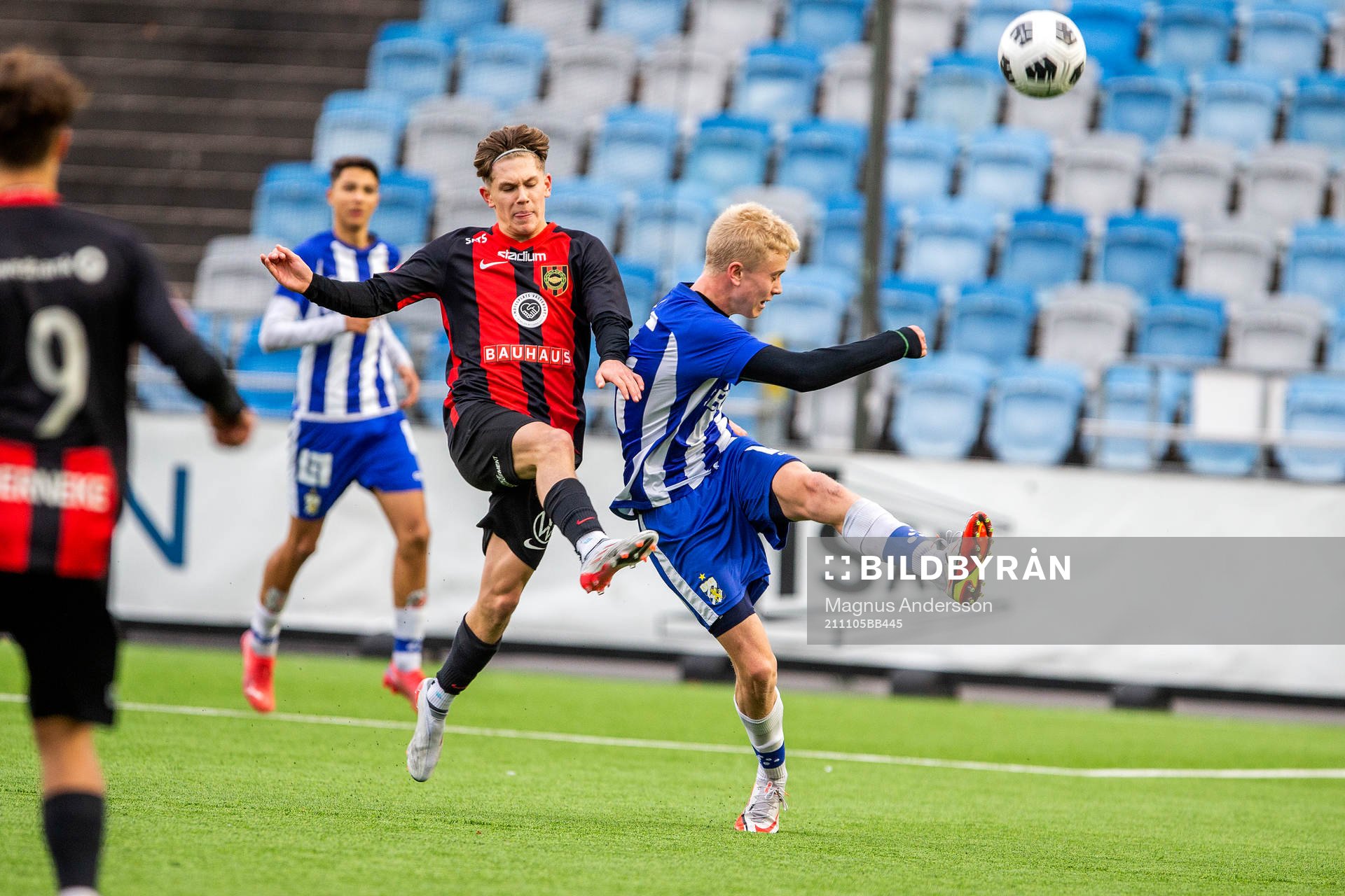 Brommapojkarnas Aaron Rydell och IFK Göteborgs Isak