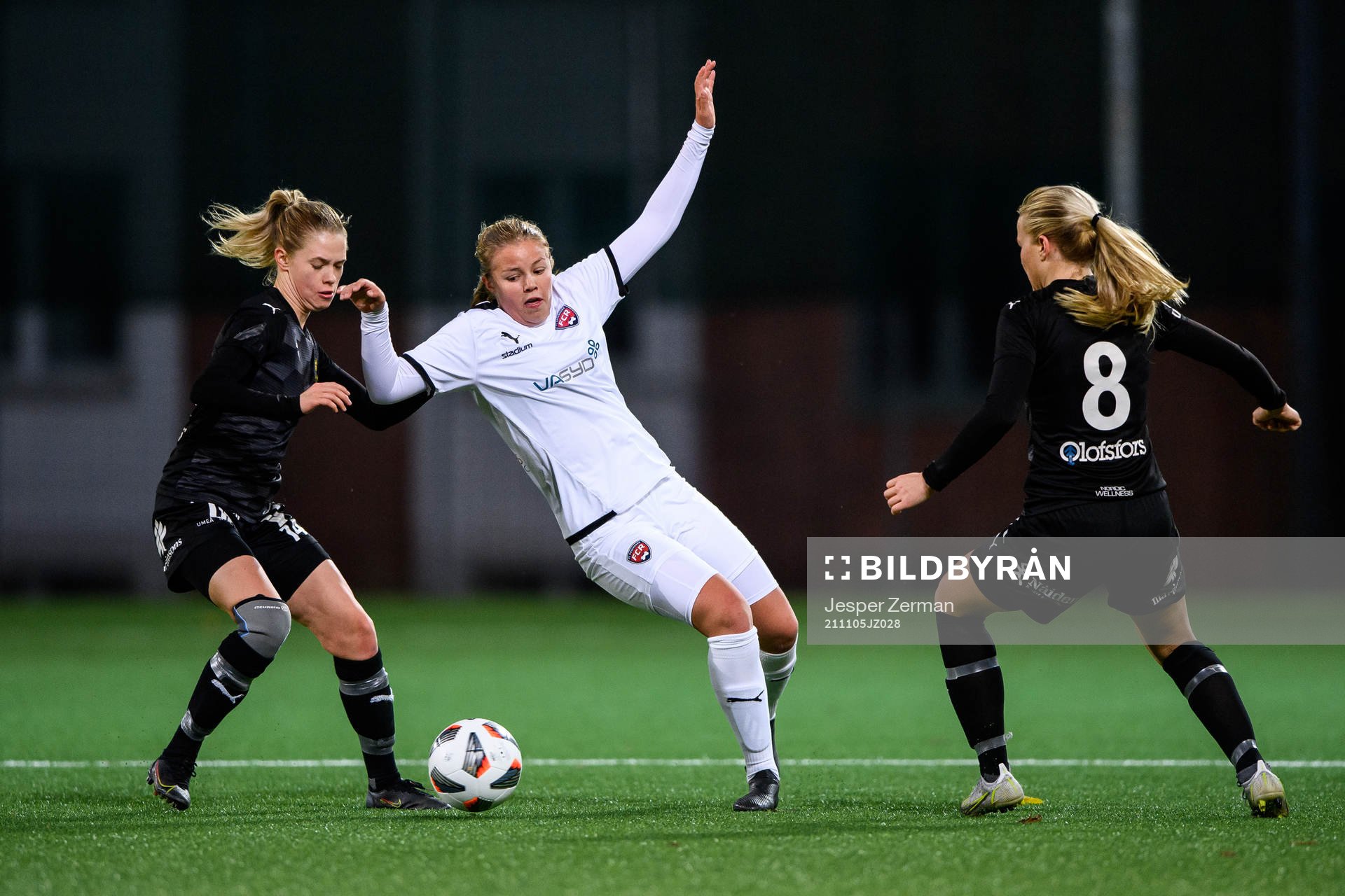 Umeås Stina Gunnebrink och Vera Croné mot Rosengårds