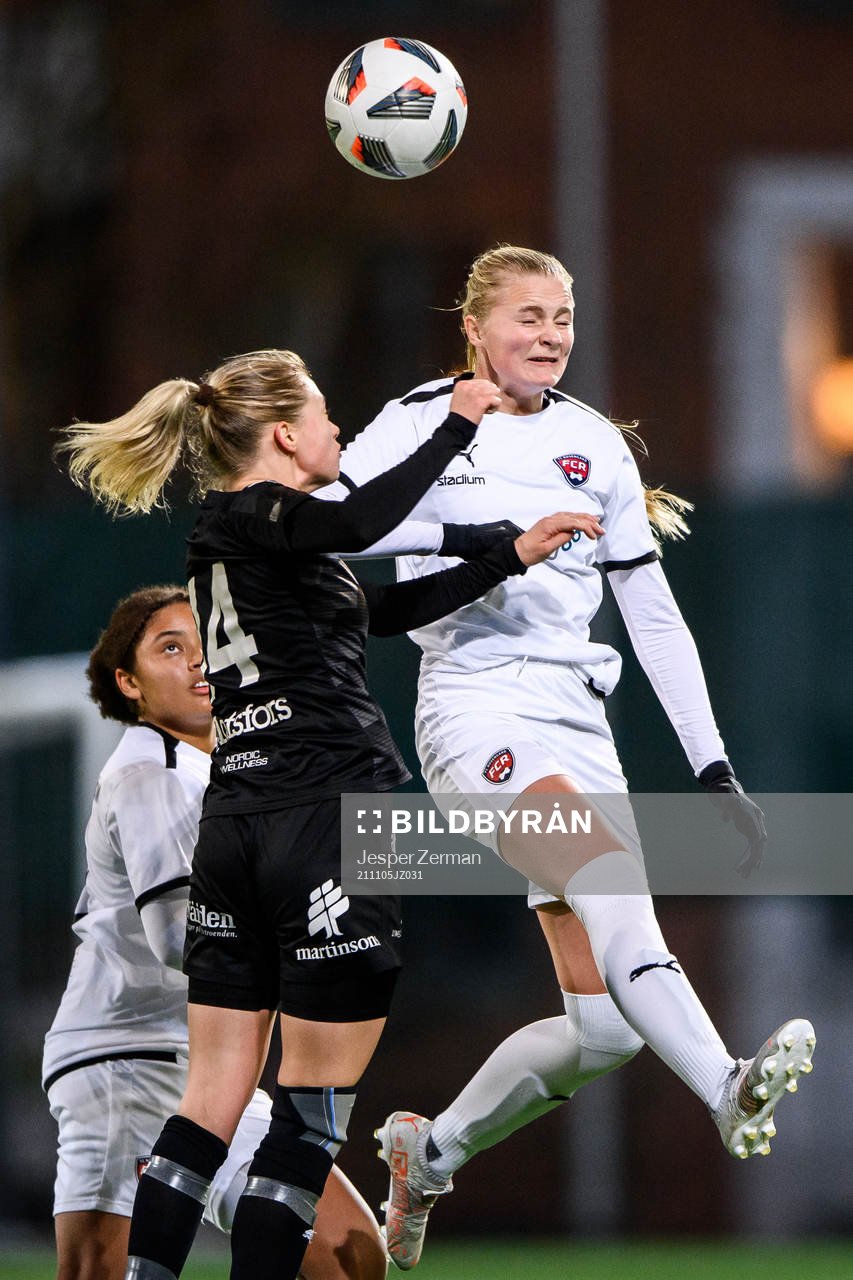 Umeås Stina Gunnebrink och Rosengårds Hanna Stenberg