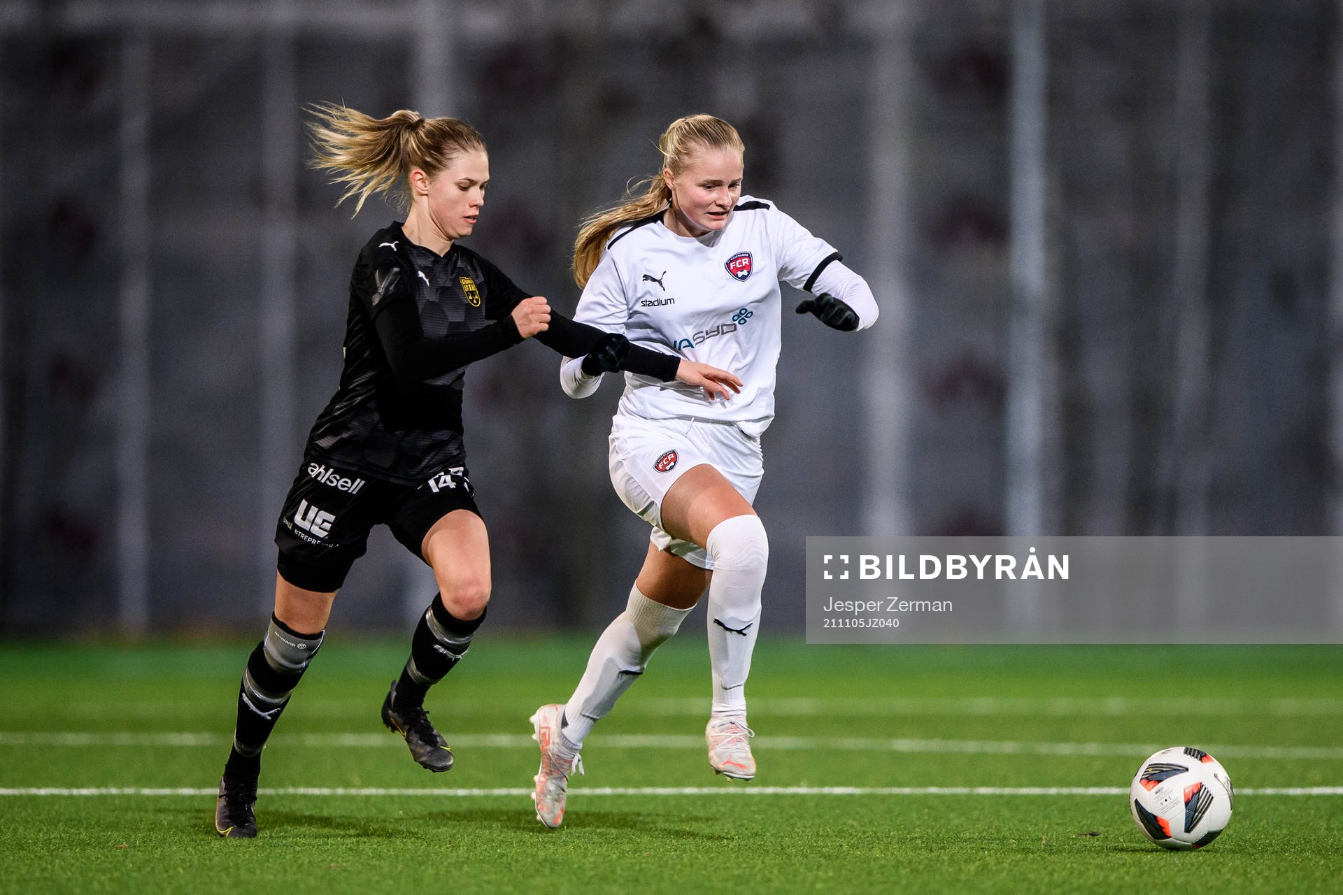 Umeås Stina Gunnebrink och Rosengårds Hanna Stenberg
