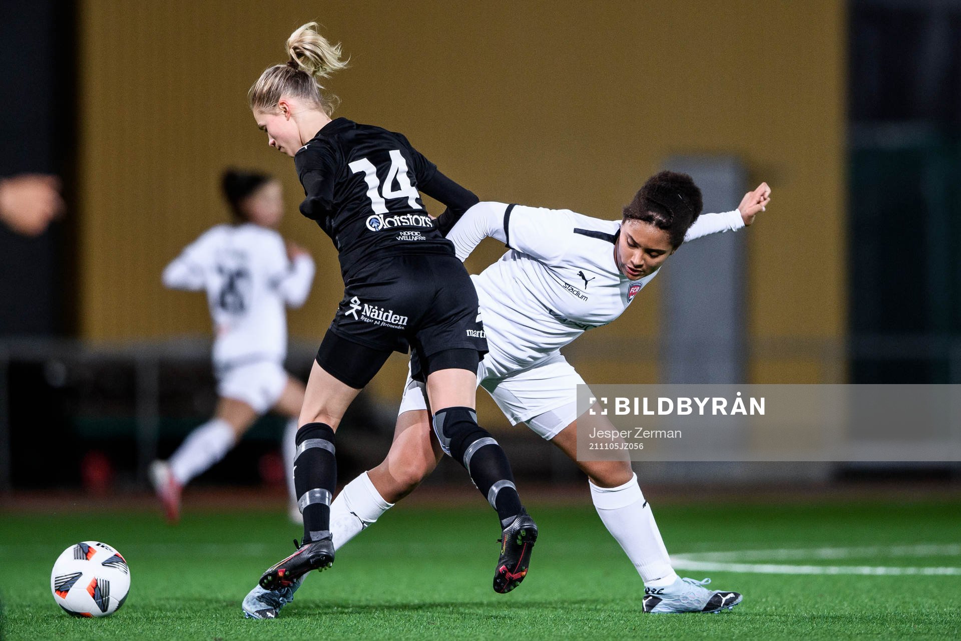 Umeås Stina Gunnebrink och Rosengårds Jo-Anne Agbor Tataw