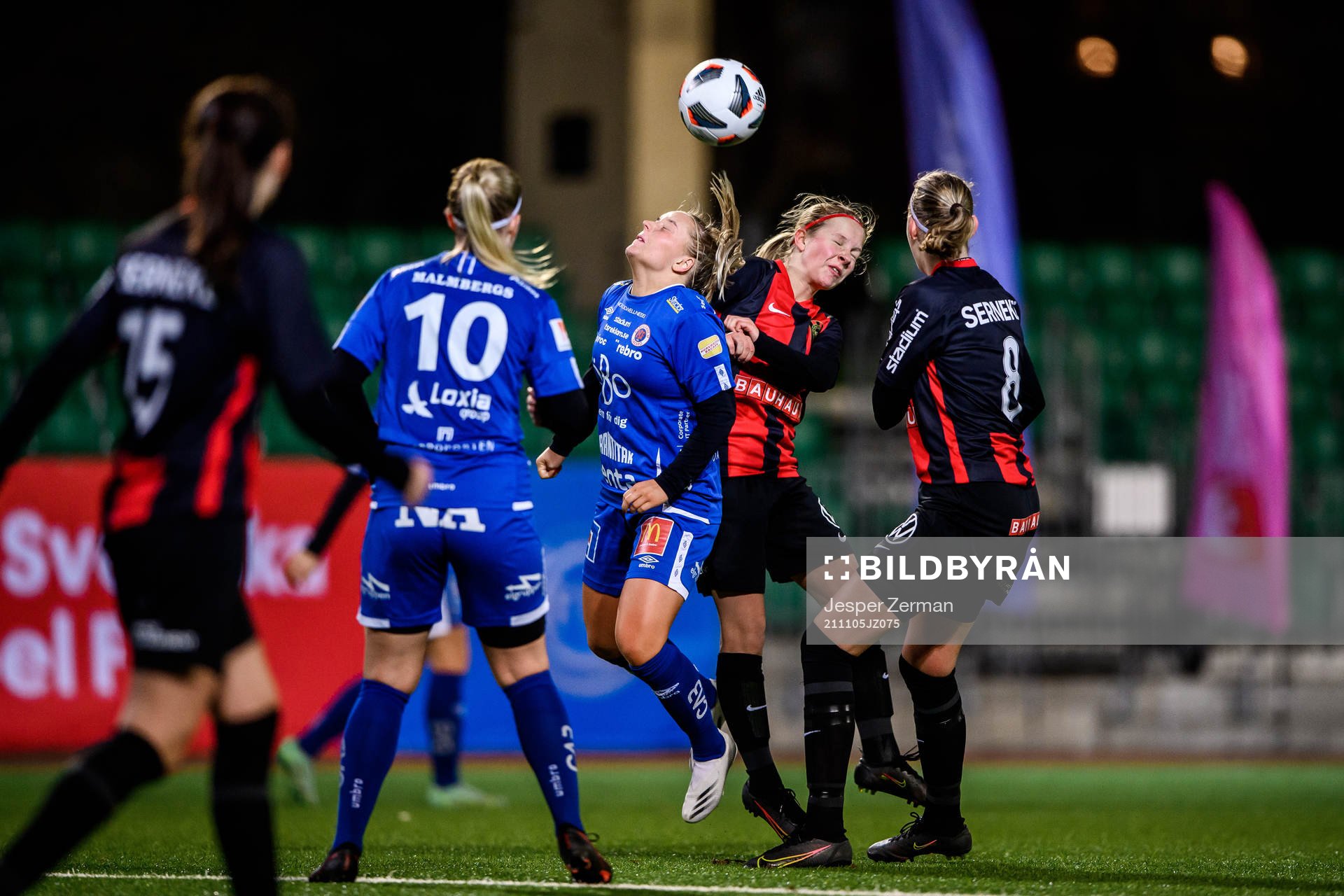 Brommapojkarnas Klara Bengtsson under semifinalen i F19-slutspelet mellan Brommapojkarna och Örebro den 5 november 2021 i Stockholm.
