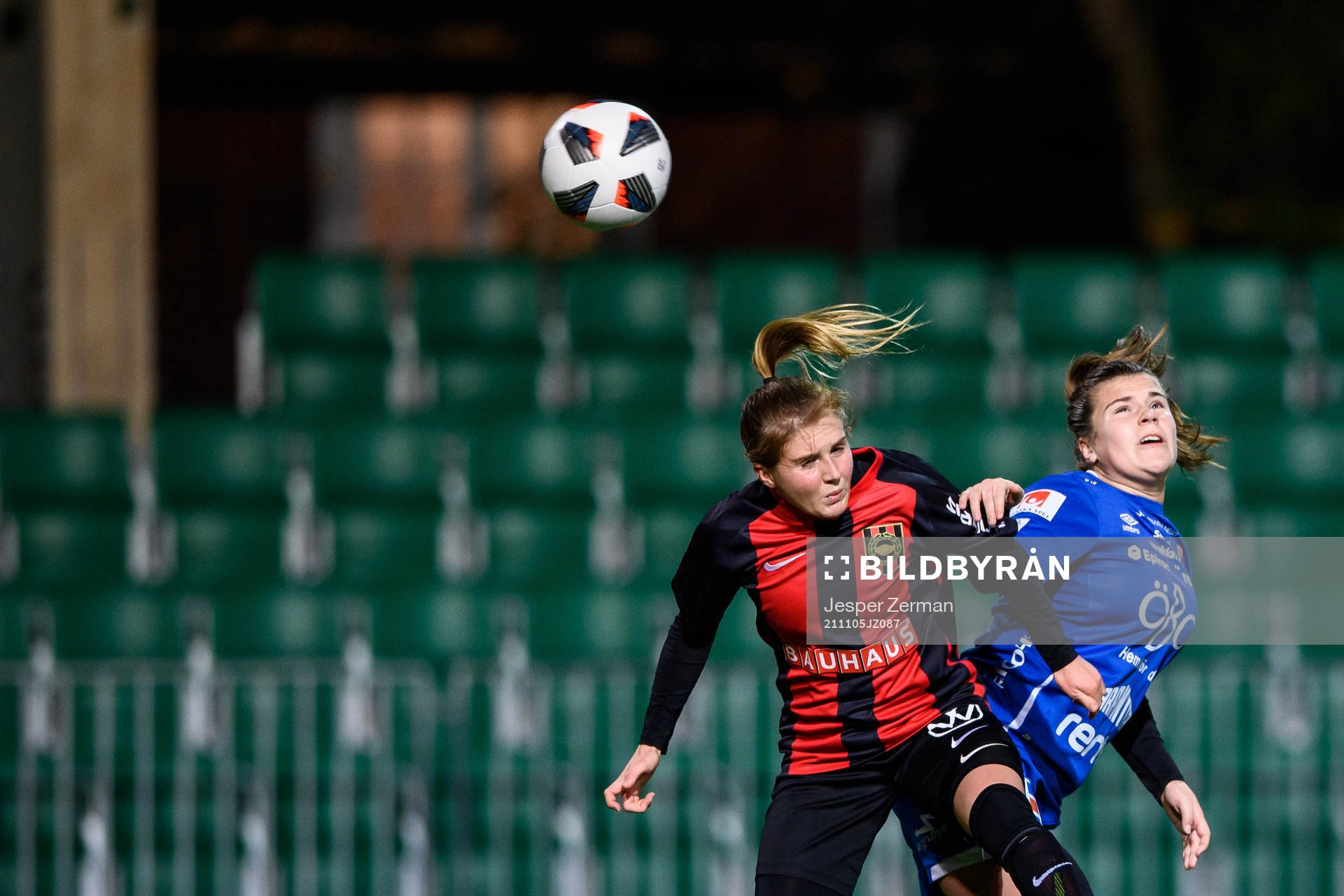 Brommapojkarnas Ebba Ronquist och Örebros Cornelia Karlsson