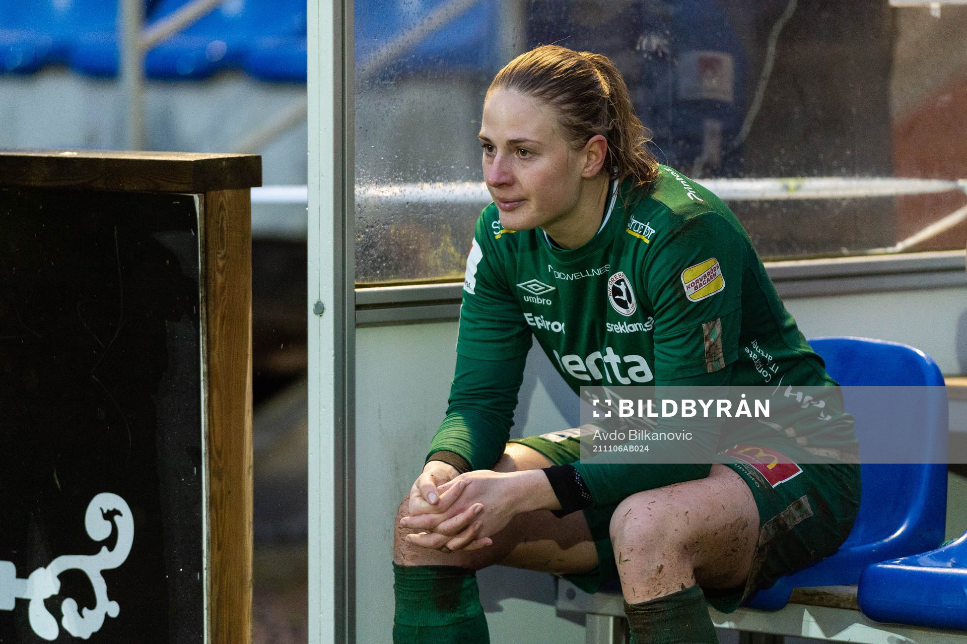Örebros målvakt Tove Enblom deppar