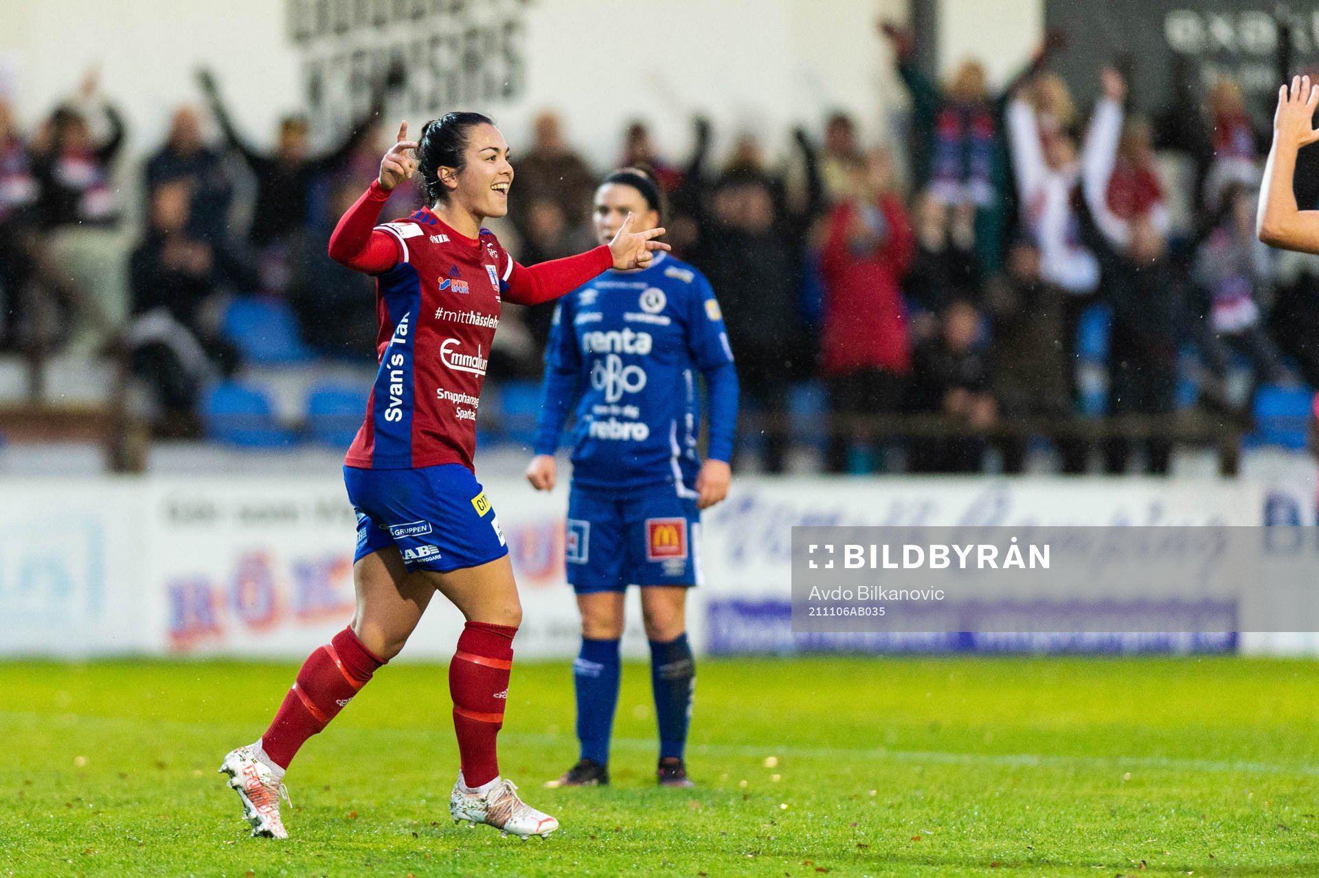 Vittsjös Michelle De Jongh jublar efter 7-2 målet under fotbollsmatchen i Damallsvenskan mellan Vittsjö och Örebro den 6 november 2021 i Vittsjö.
