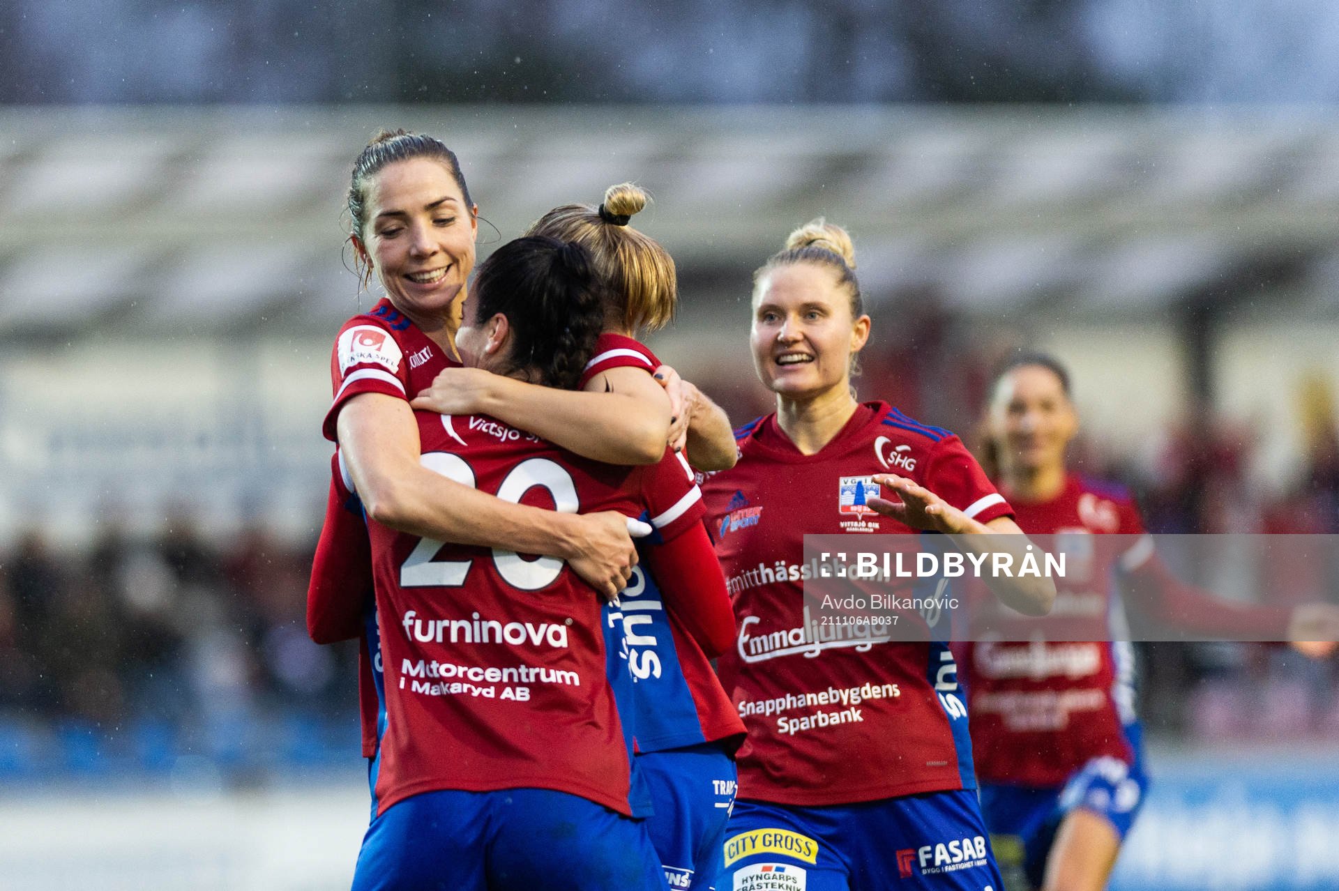 Vittsjös Clara Markstedt och Michelle De Jongh jublar