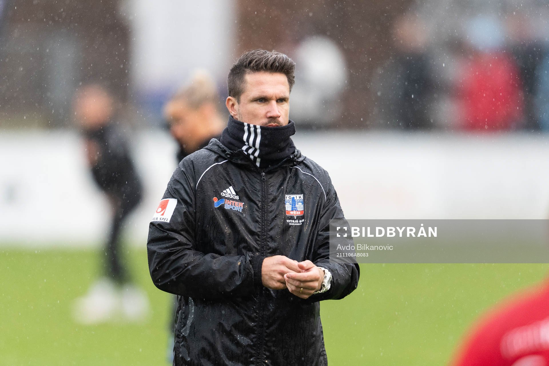 Vittsjös tränare Robert Bergström under fotbollsmatchen i Damallsvenskan mellan Vittsjö och Örebro den 6 november 2021 i Vittsjö. 