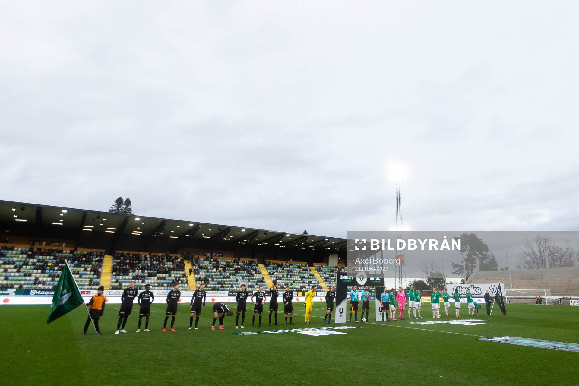 Spelare ur Västerås och Jönköping står uppställda