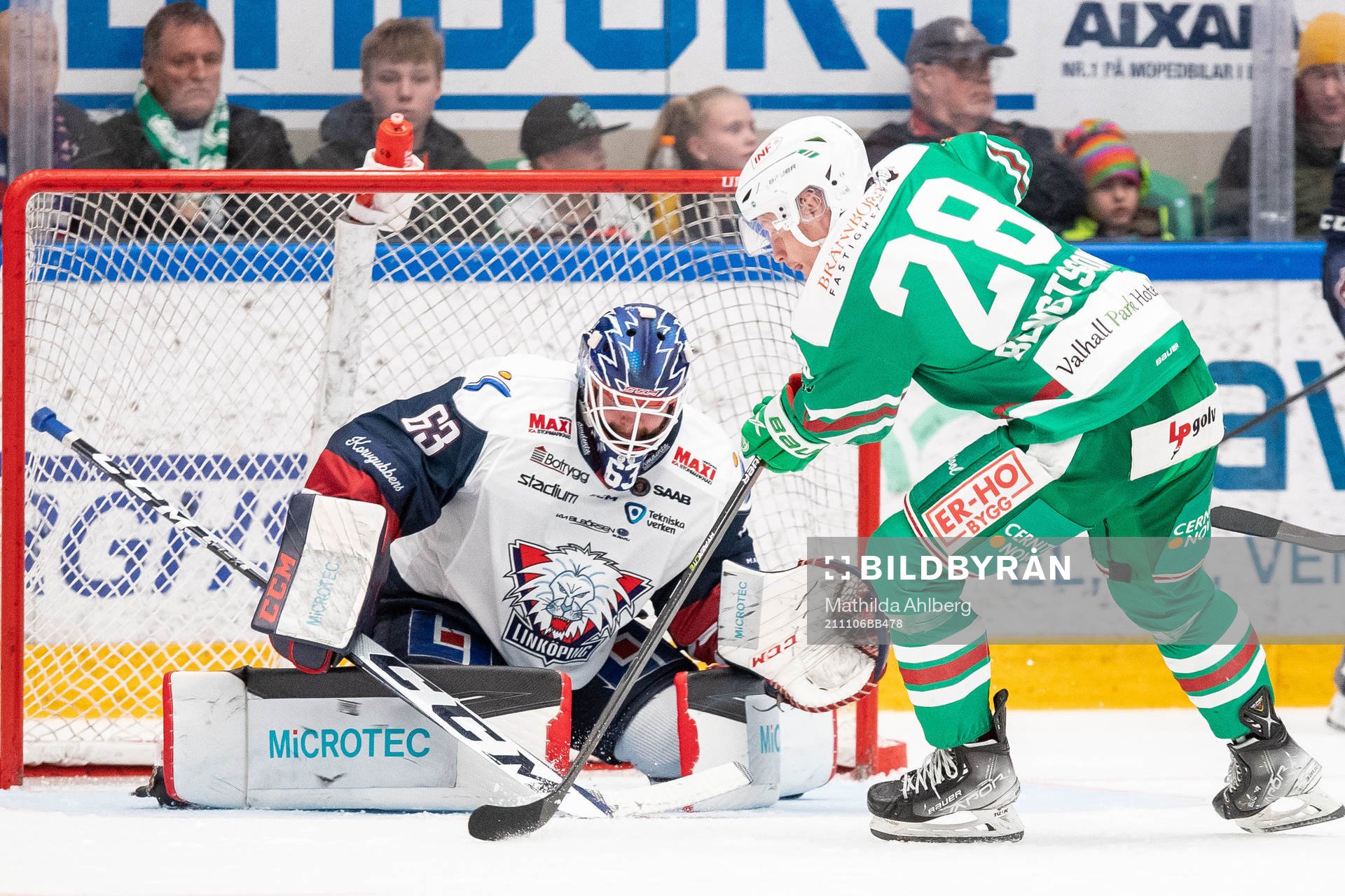 Linköpings målvakt Marcus Högberg och Rögles Anton