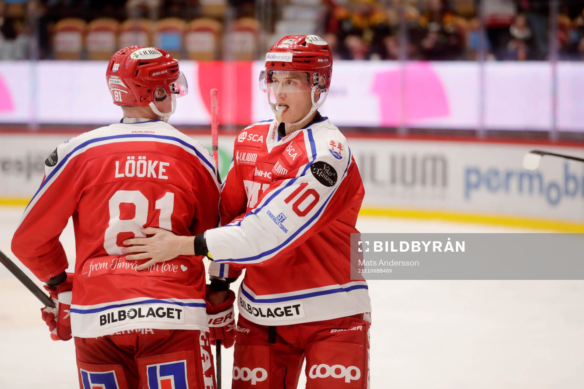Timrås Jens Lööke och Robin Alvarez jublar