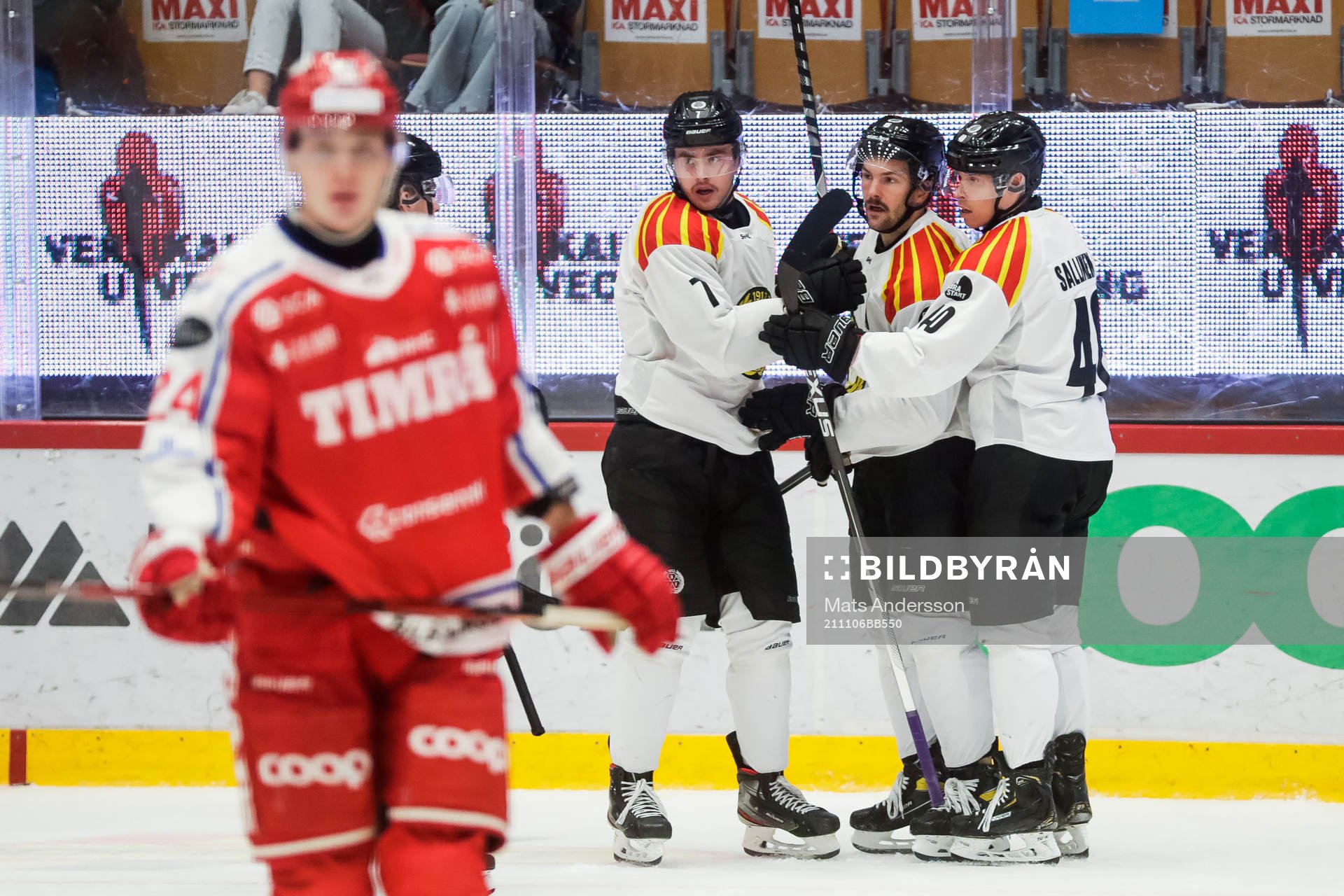 Brynäs Tomi Sallinen jublar med lagkamrater