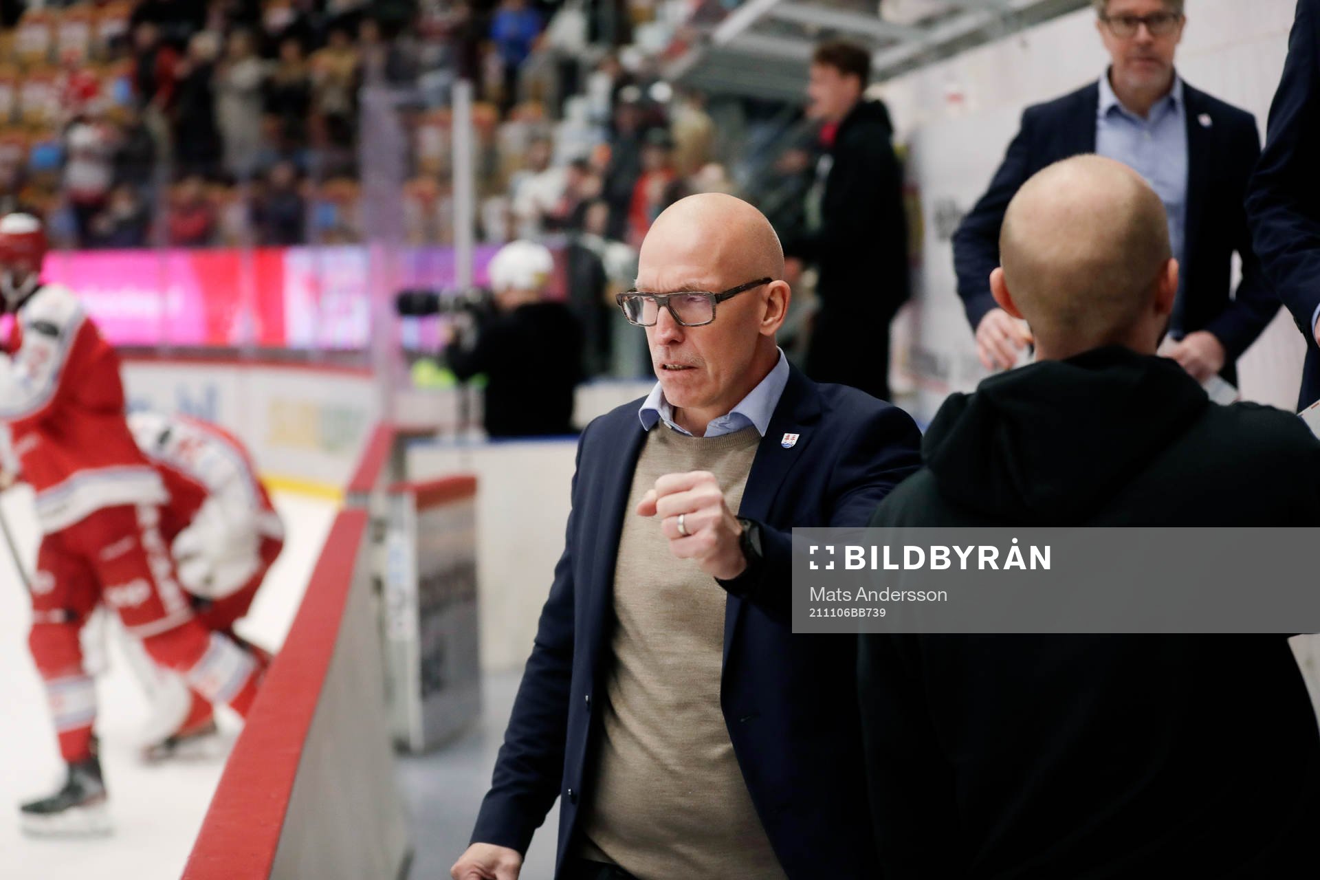Timrås tränare Fredrik Andersson jublar